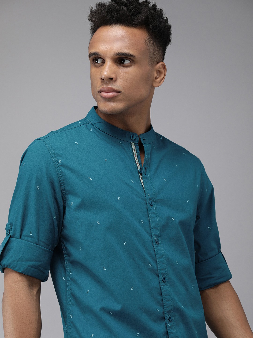 

The Roadster Lifestyle Co Men Teal Blue Printed Casual Shirt