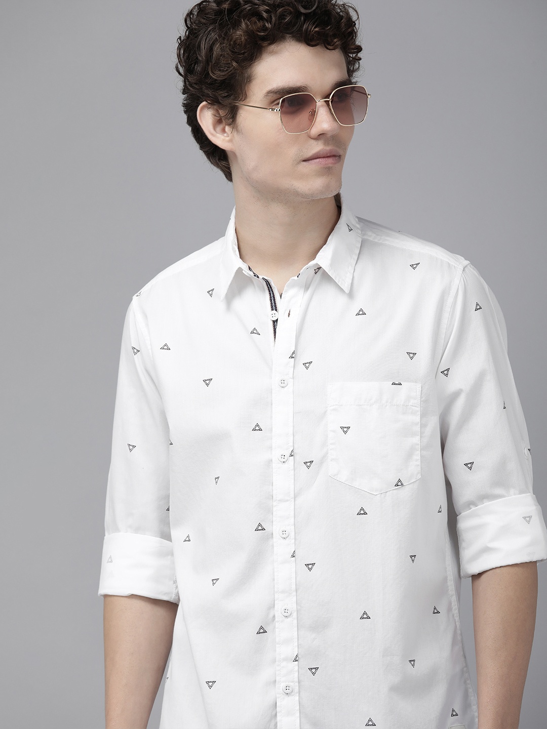 

Roadster Men White & Black Geometric Printed Pure Cotton Casual Shirt