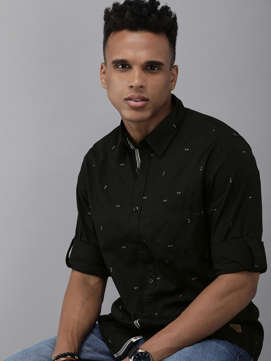 

The Roadster Lifestyle Co Men Black & Grey Printed Pure Cotton Casual Shirt