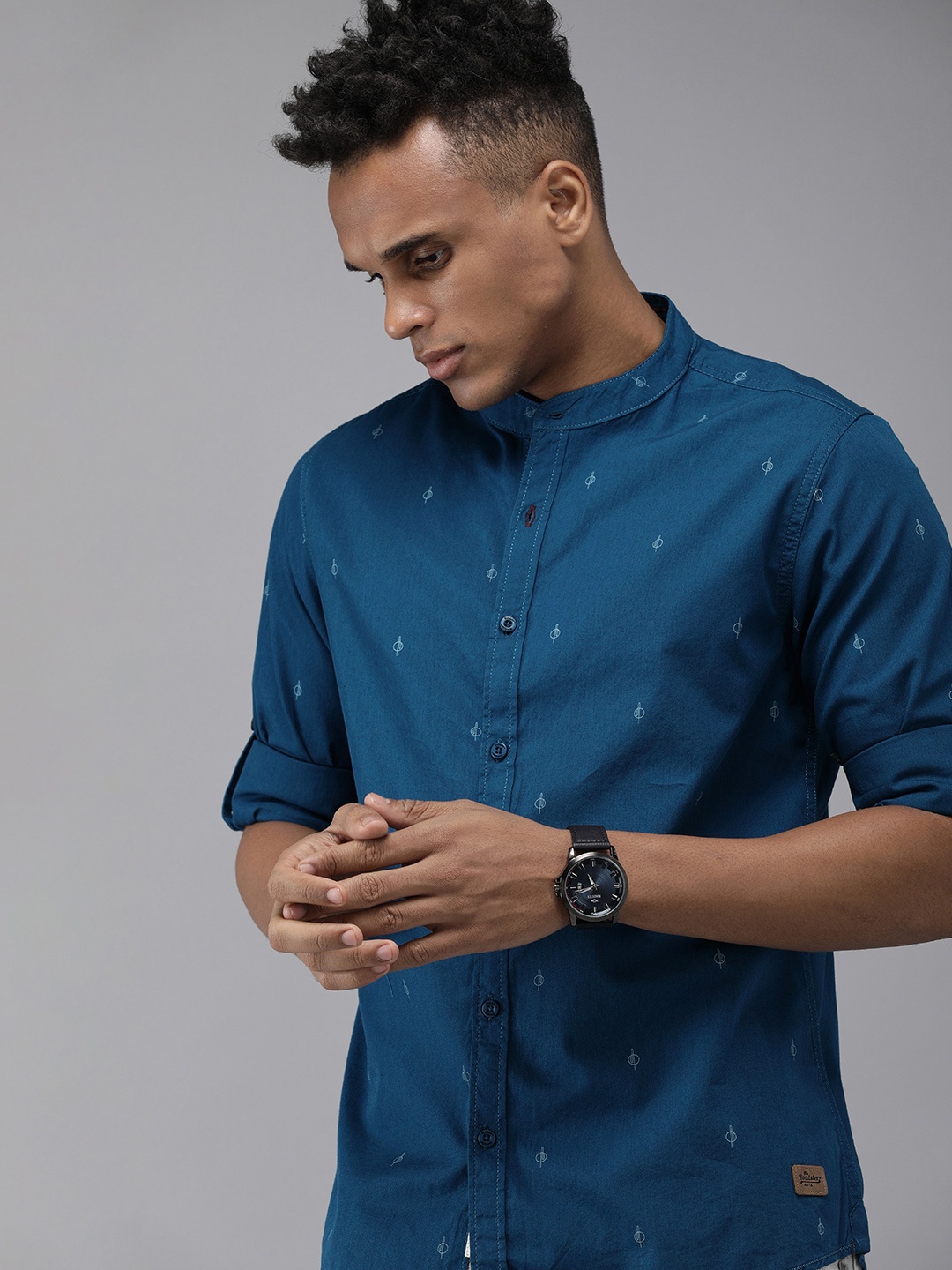 

The Roadster Lifestyle Co Men Teal Blue & White Printed Casual Shirt