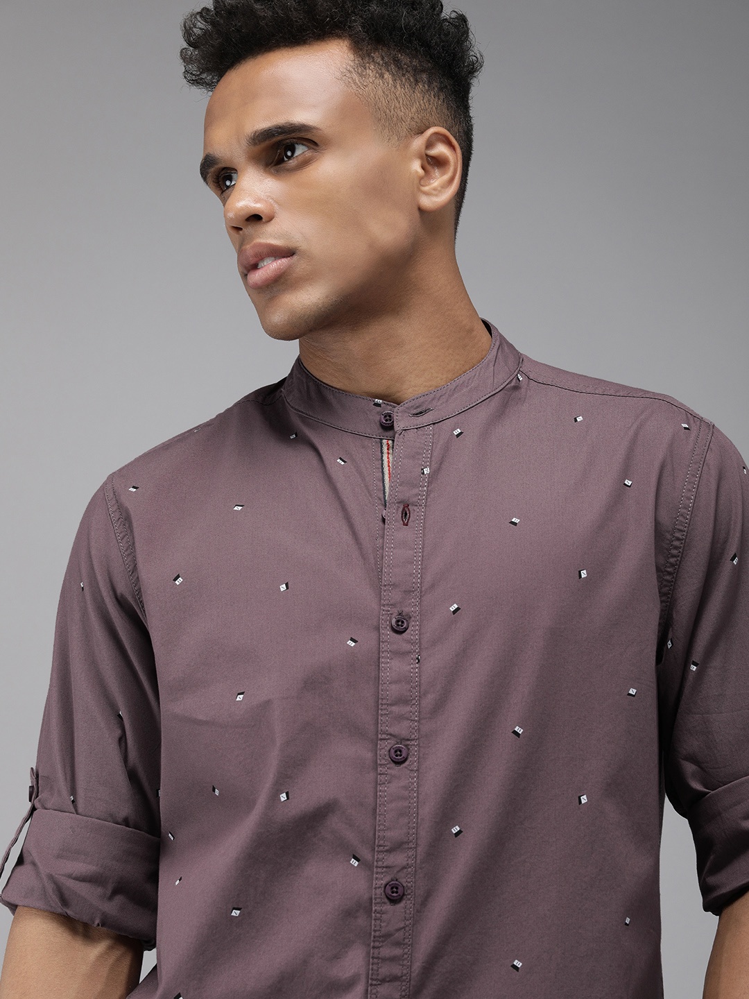 

The Roadster Lifestyle Co Men Mauve & White Printed Pure Cotton Casual Shirt