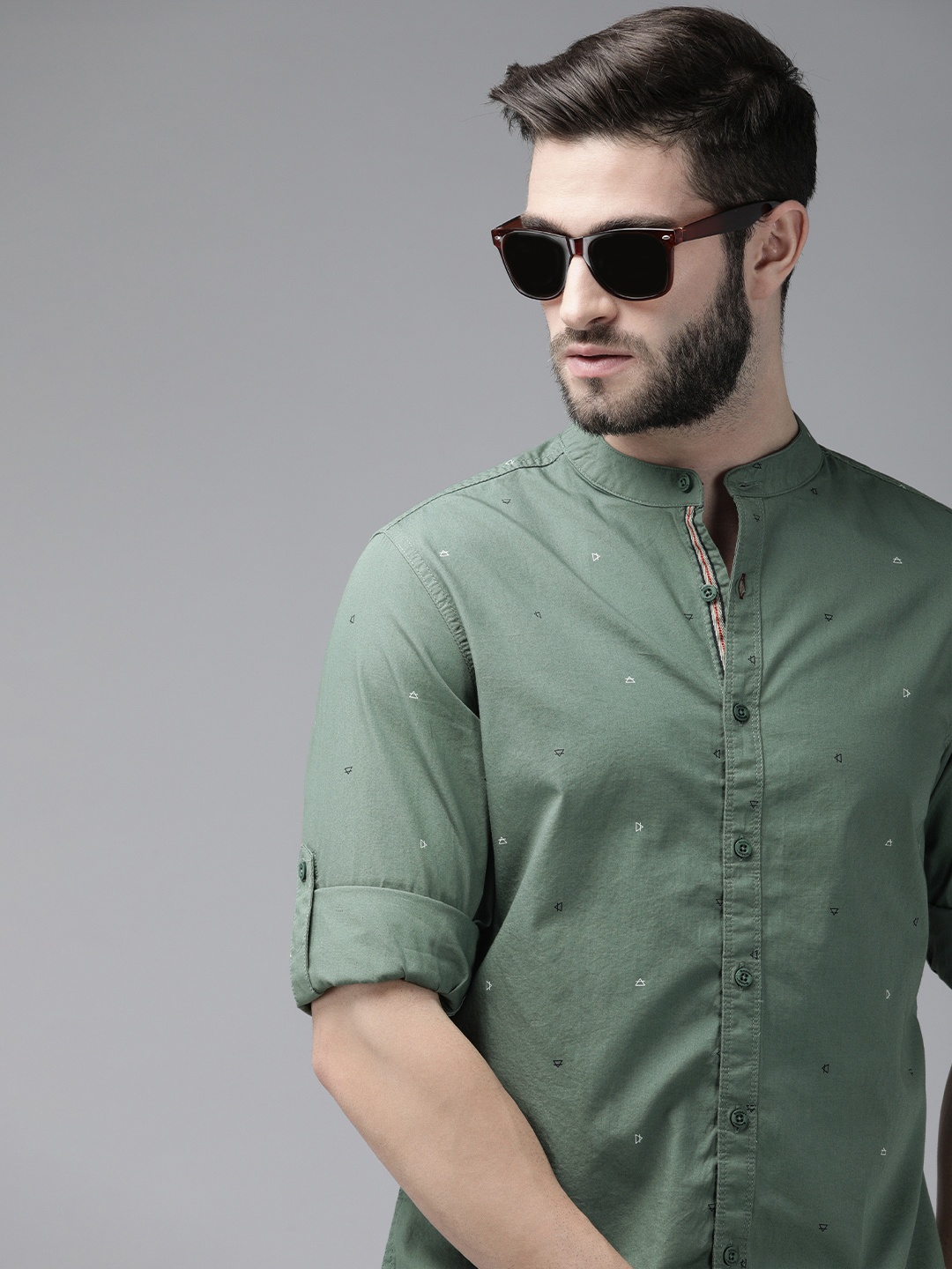 

The Roadster Lifestyle Co Men Green & White Printed Casual Pure Cotton Shirt