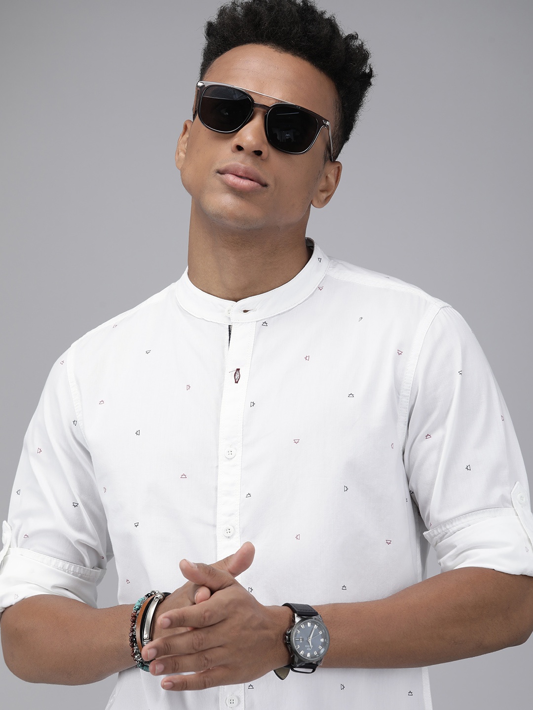 

The Roadster Lifestyle Co Men White & Black Printed Casual Pure Cotton Shirt