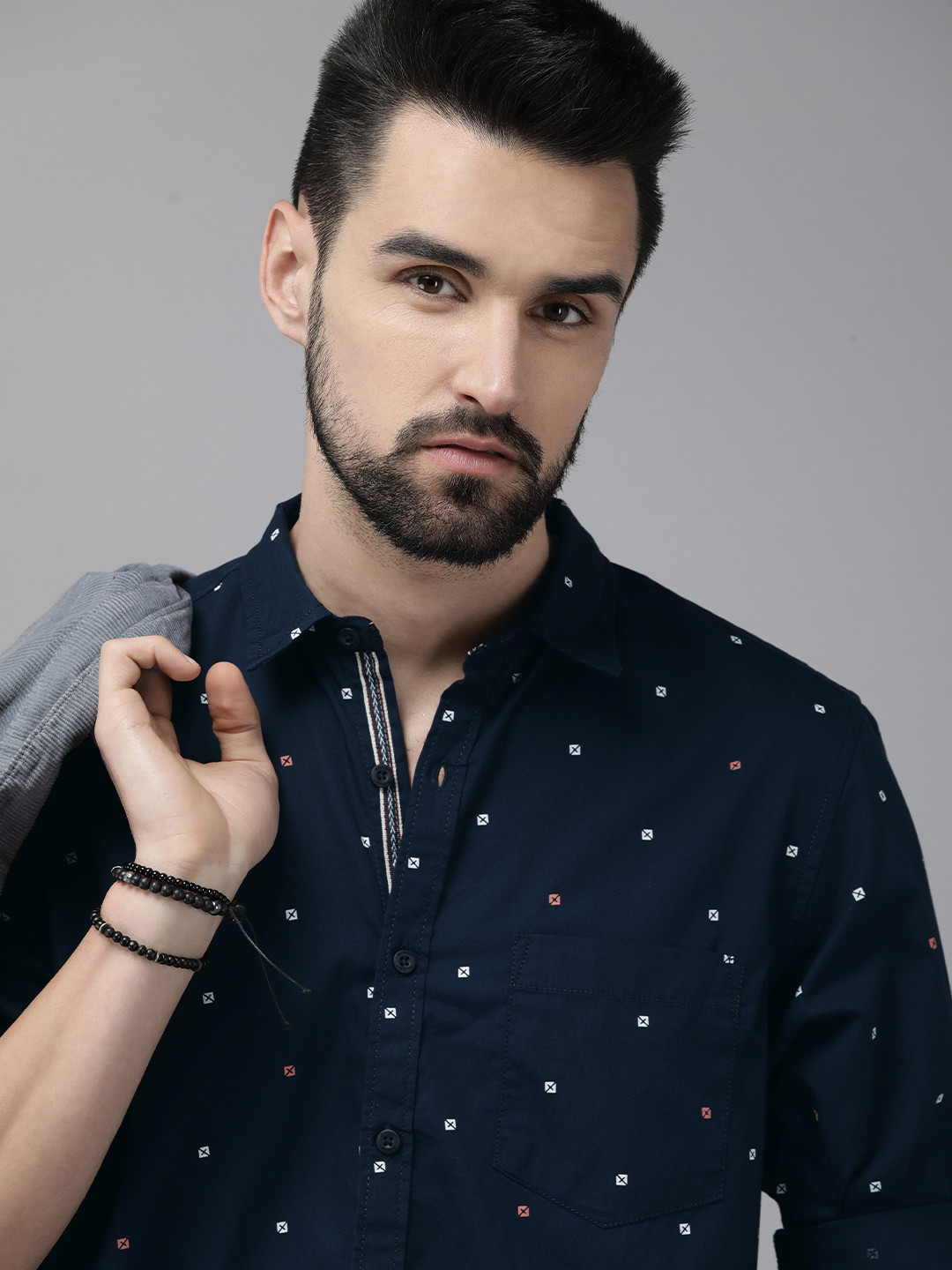 

The Roadster Lifestyle Co Men Navy Blue & White Printed Pure Cotton Casual Shirt
