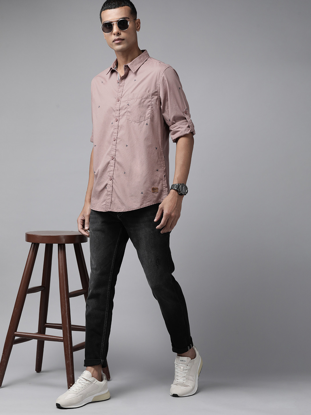 

The Roadster Lifestyle Co. Men Printed Pure Cotton Casual Shirt, Mauve