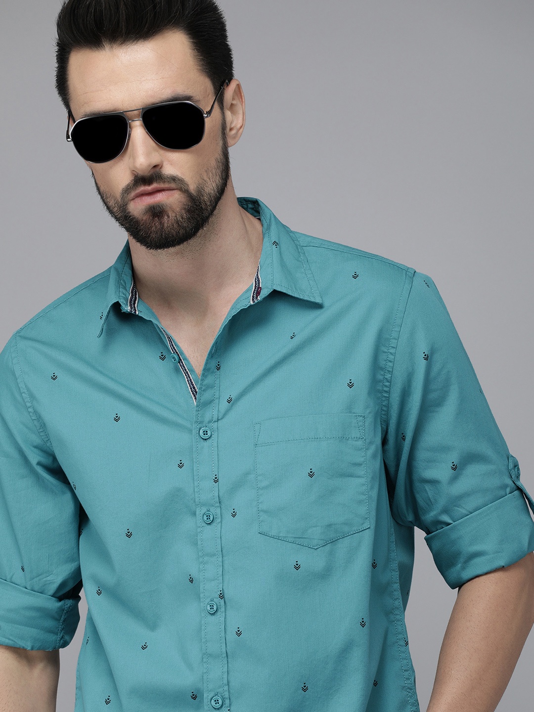 

Roadster Men Blue Conversational Printed Pure Cotton Casual Shirt