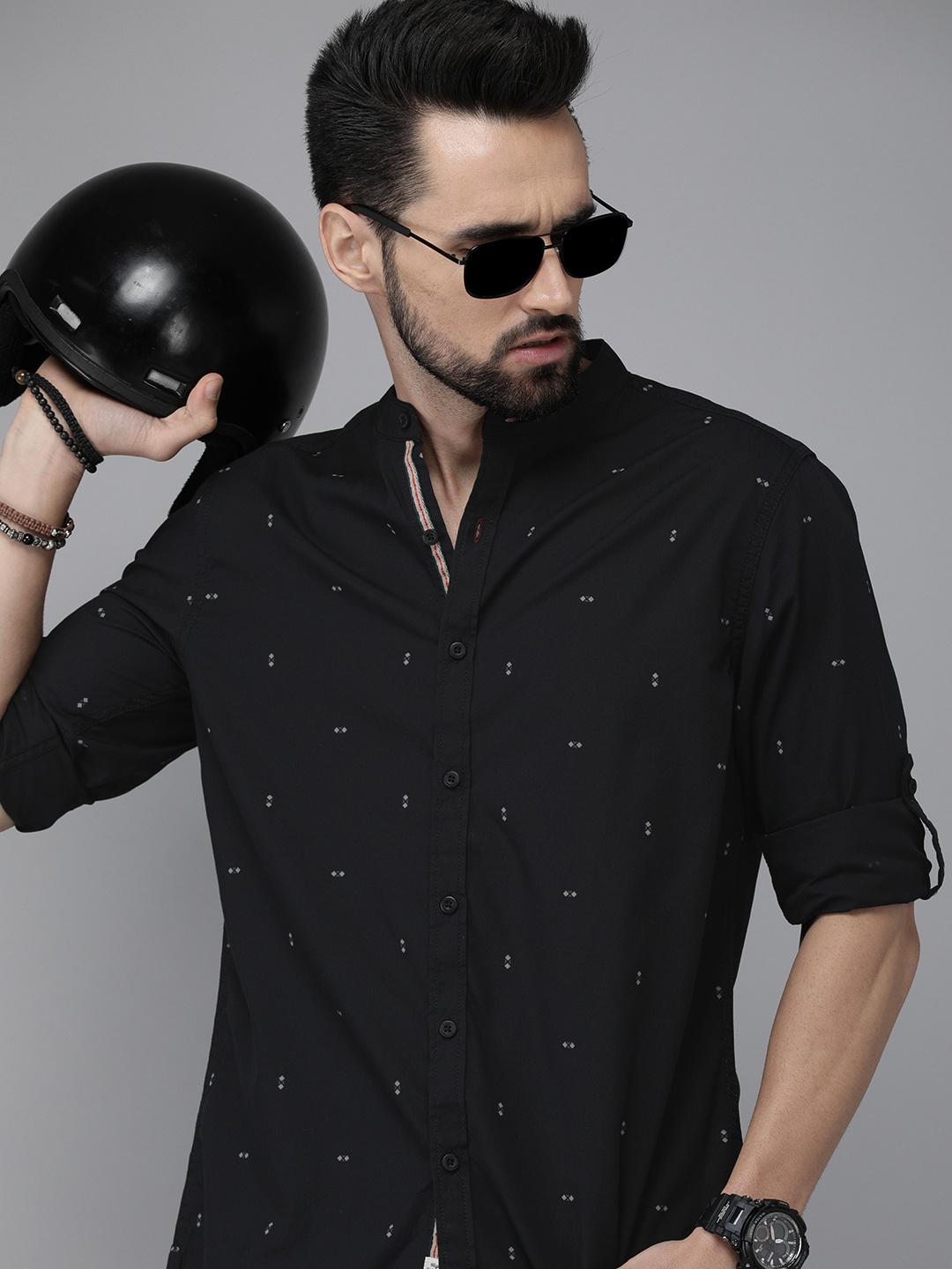 

Roadster Men Black Geometric Printed Pure Cotton Casual Shirt