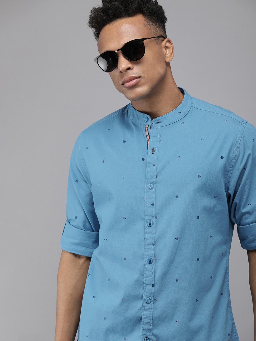 

The Roadster Lifestyle Co Men Blue Printed Casual Shirt