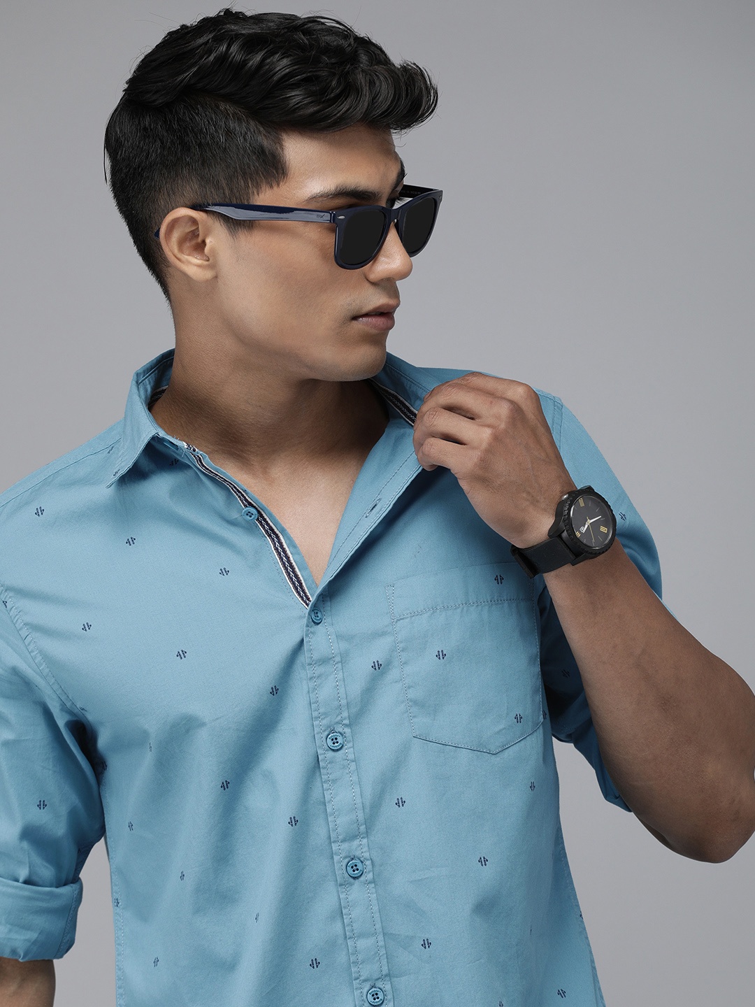 

Roadster Men Blue Printed Pure Cotton Casual Shirt