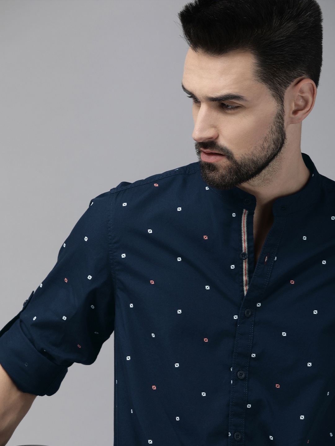 

The Roadster Lifestyle Co Men Navy Blue & White Printed Pure Cotton Casual Shirt