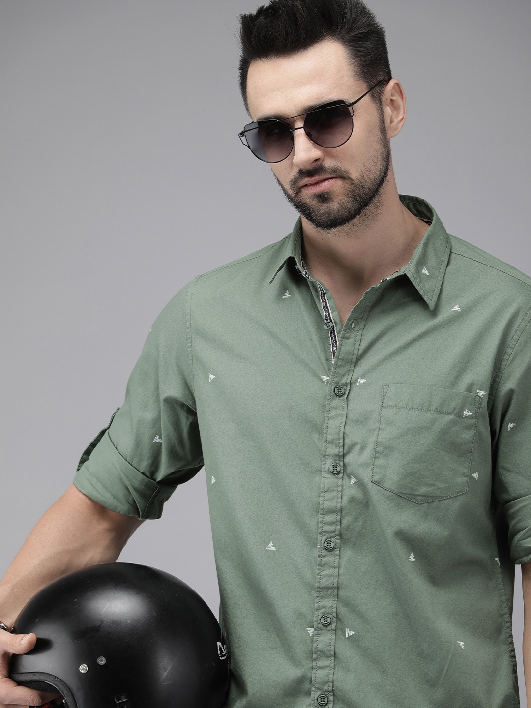 

The Roadster Lifestyle Co. Men Green Printed Pure Cotton Casual Shirt