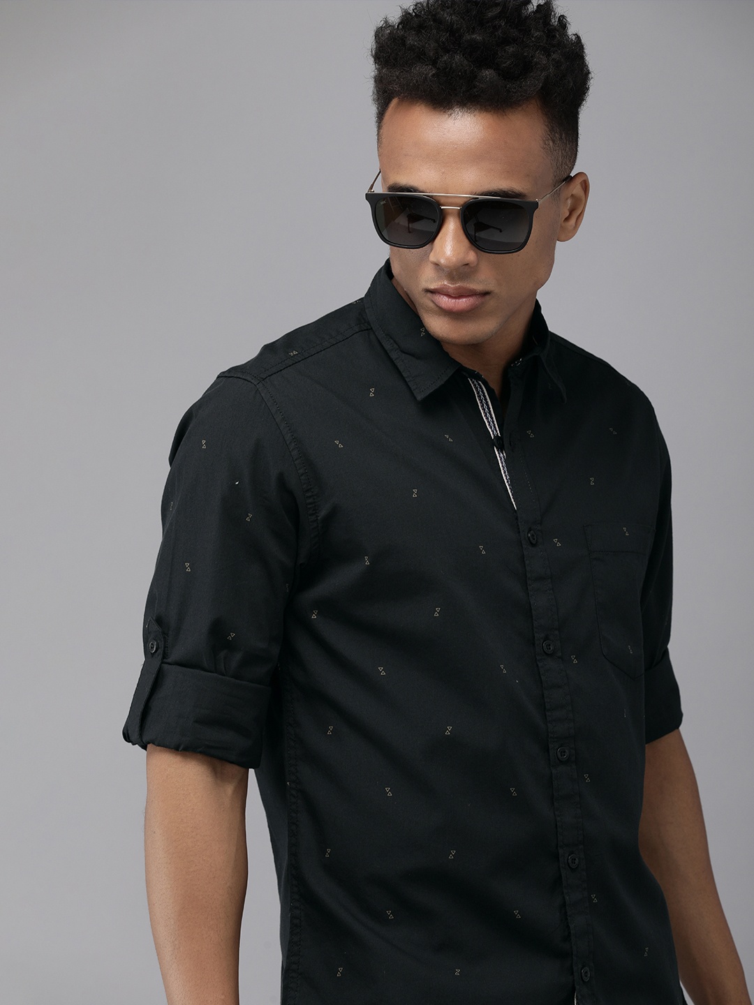 

The Roadster Lifestyle Co Men Black & Beige Printed Casual Shirt