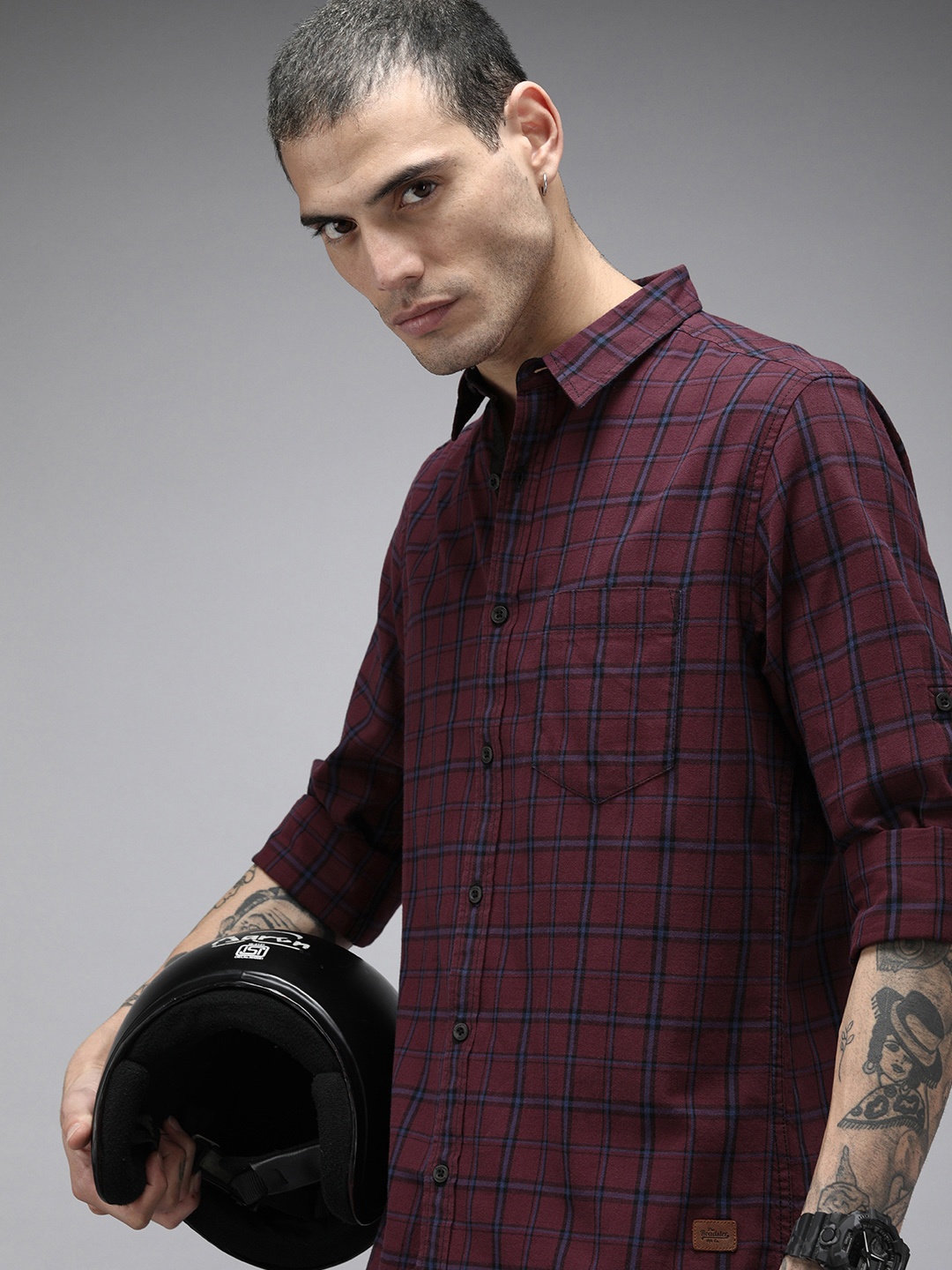 

The Roadster Lifestyle Co Men Maroon Checked Pure Cotton Casual Shirt
