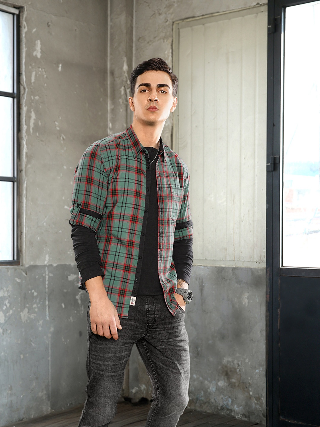 

Roadster Men Green & Red Slim Fit Checked Sustainable Casual Shirt