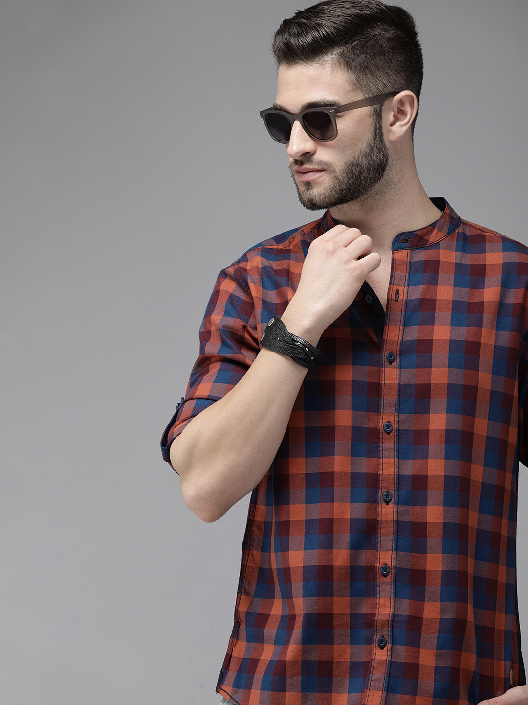 

Roadster Men Rust Red Checked Band Collar Roll-Up Sleeves Casual Shirt