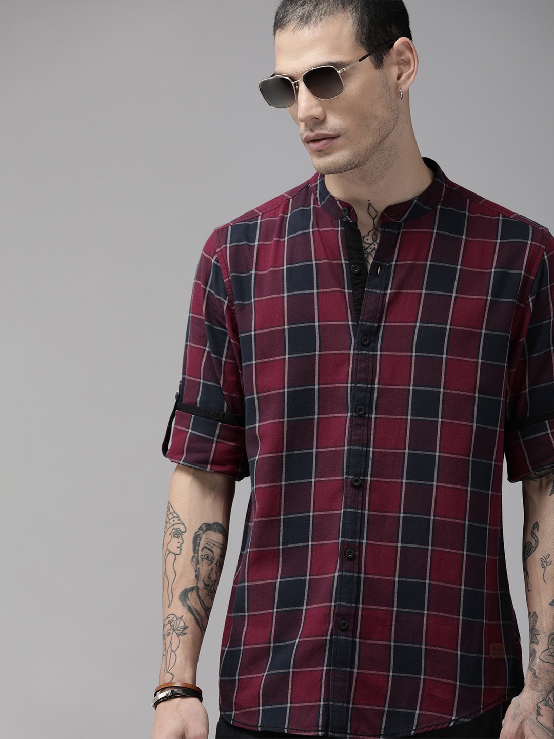 

The Roadster Lifestyle Co Men Maroon And Navy Blue Checked Pure Cotton Casual Shirt