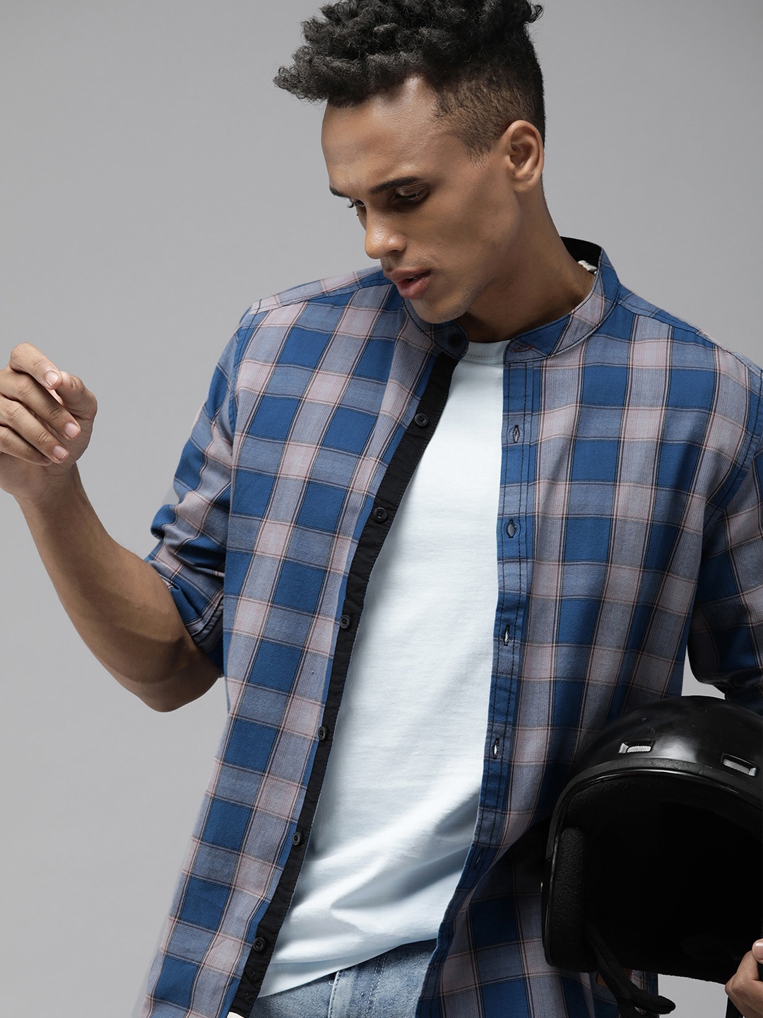 

Roadster Men Blue & Pink Checked Pure Cotton Casual Shirt