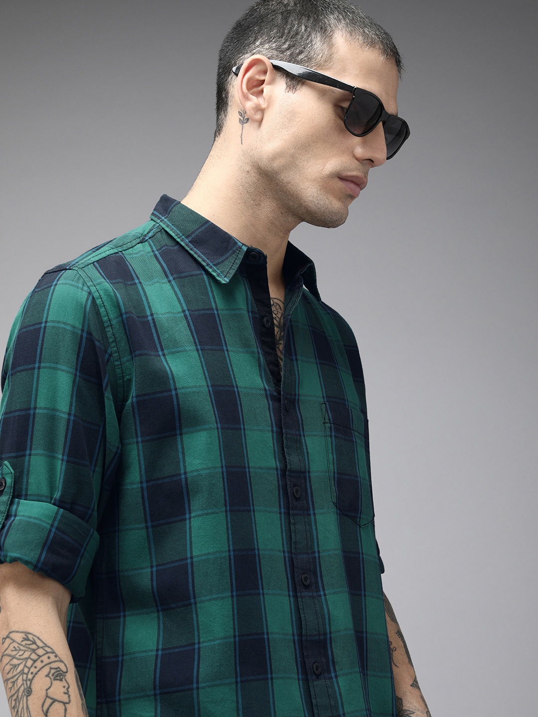 

The Roadster Lifestyle Co Men Green & Navy Blue Checked Pure Cotton Casual Shirt