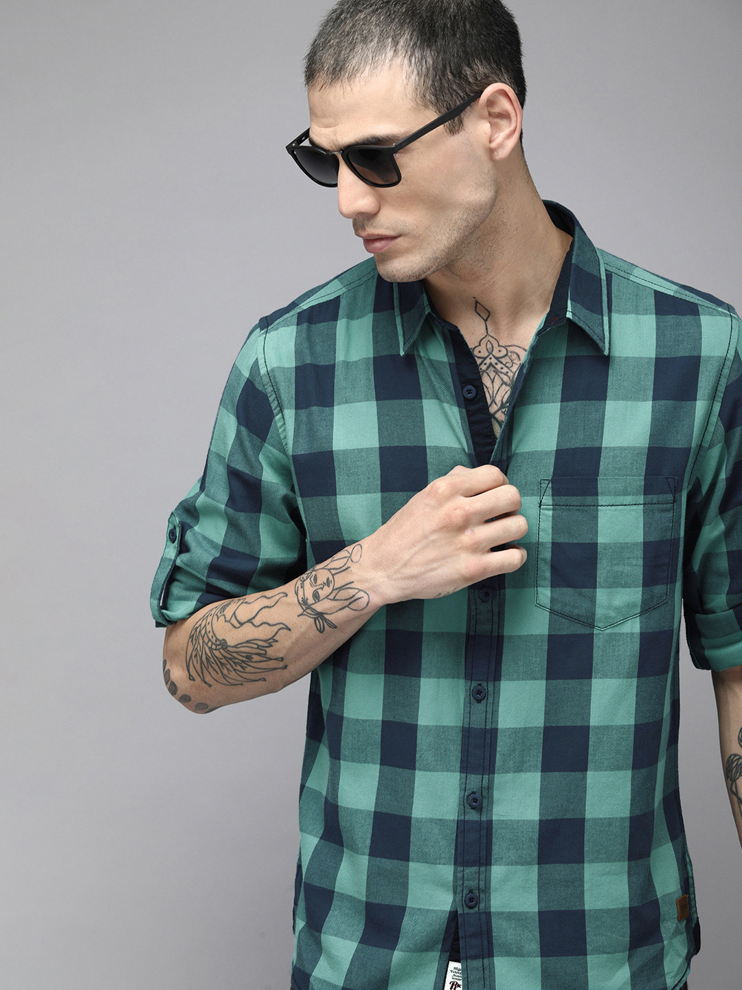 

The Roadster Lifestyle Co Men Sea Green & Navy Blue Checked Pure Cotton Casual Shirt
