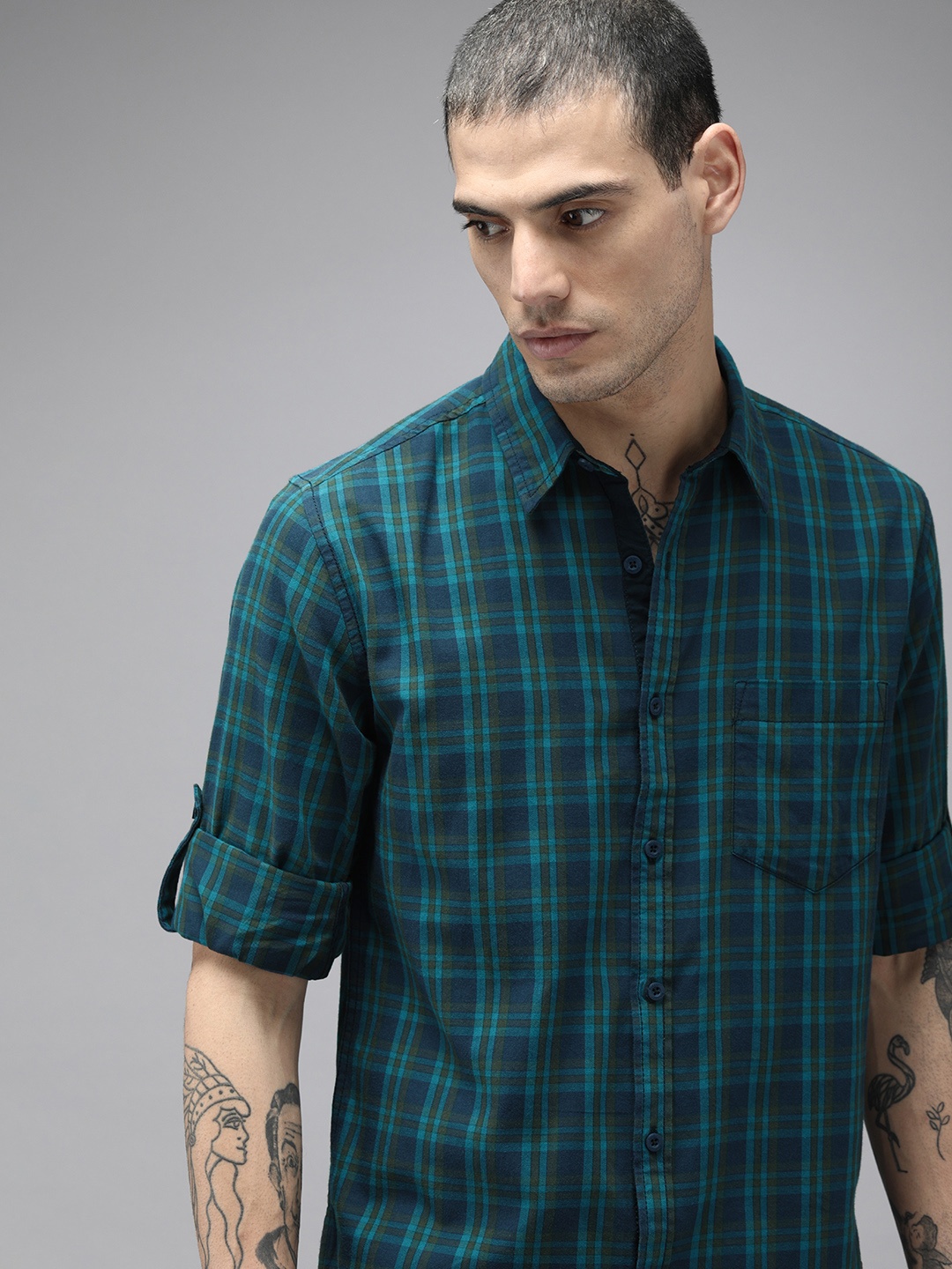 

The Roadster Lifestyle Co Men Navy Blue Checked Pure Cotton Casual Shirt