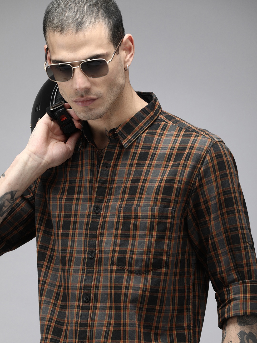 

The Roadster Lifestyle Co Men Black & Grey Checked Pure Cotton Casual Shirt