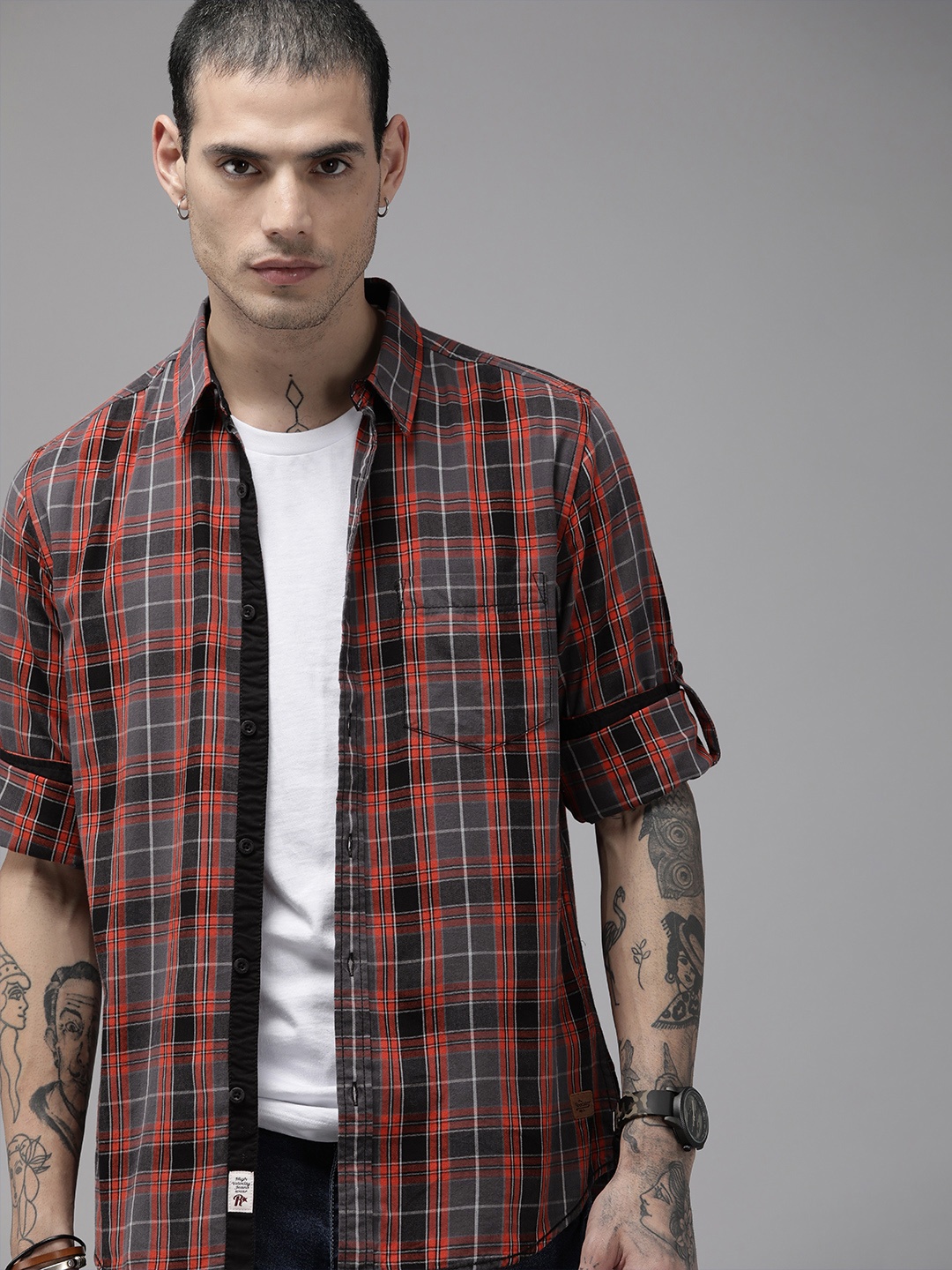 

The Roadster Lifestyle Co. Men Grey & Red Checked Pure Cotton Casual Shirt