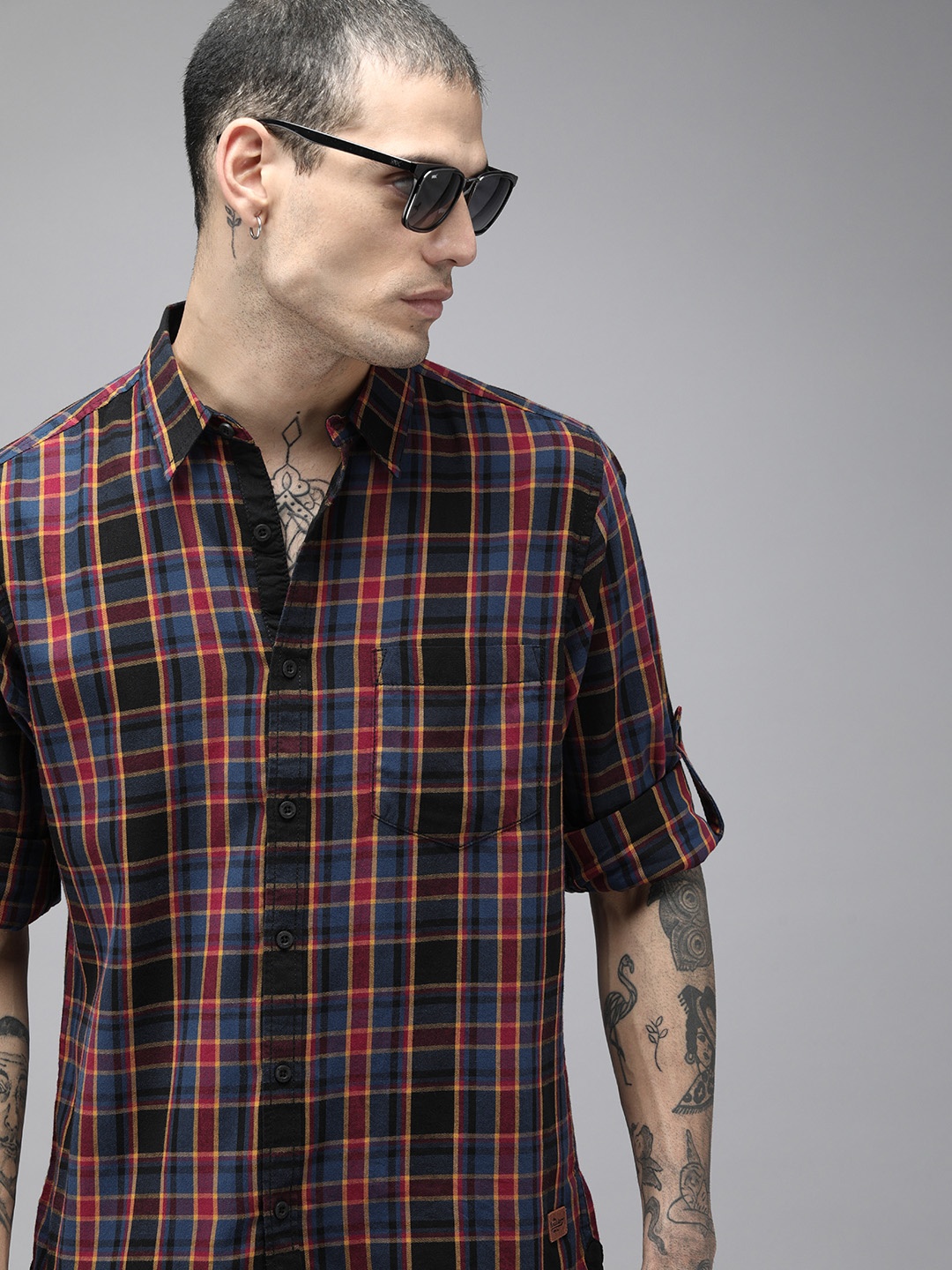 

The Roadster Lifestyle Co Men Black & Navy Blue Checked Pure Cotton Casual Shirt