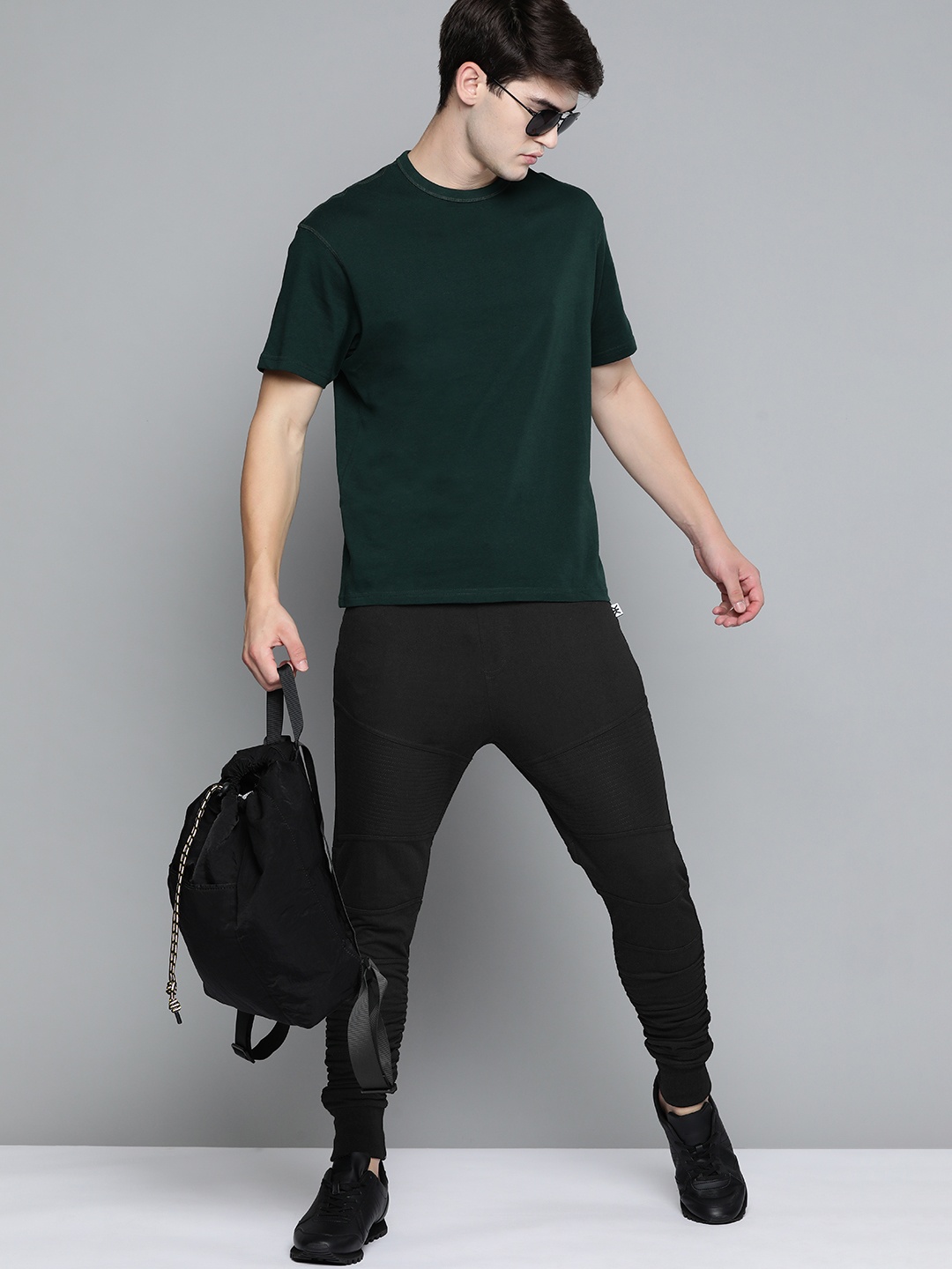 

Kook N Keech Men Black Solid Joggers With Ruched Detail