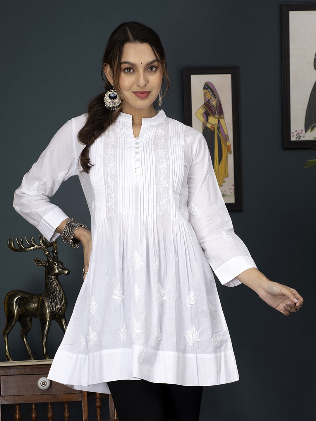 

PARAMOUNT CHIKAN Women White Hand Embroidered Chikankari Cotton Tunic