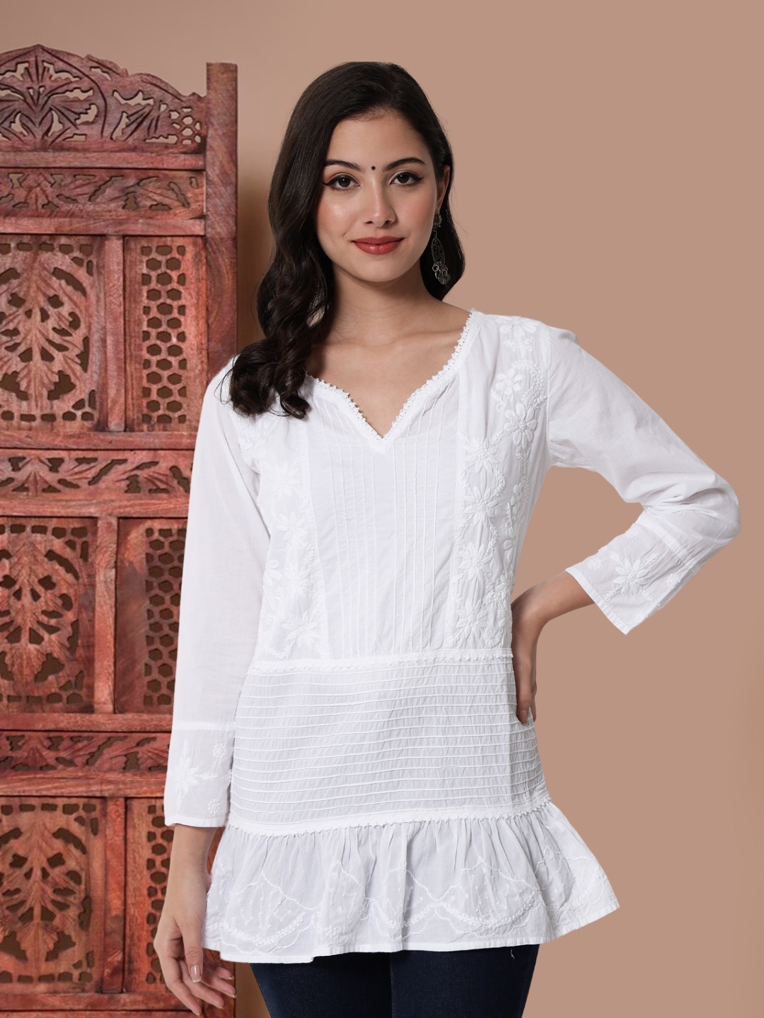 

PARAMOUNT CHIKAN Women Hand Embroidered Cotton Chikankari Tunic, White