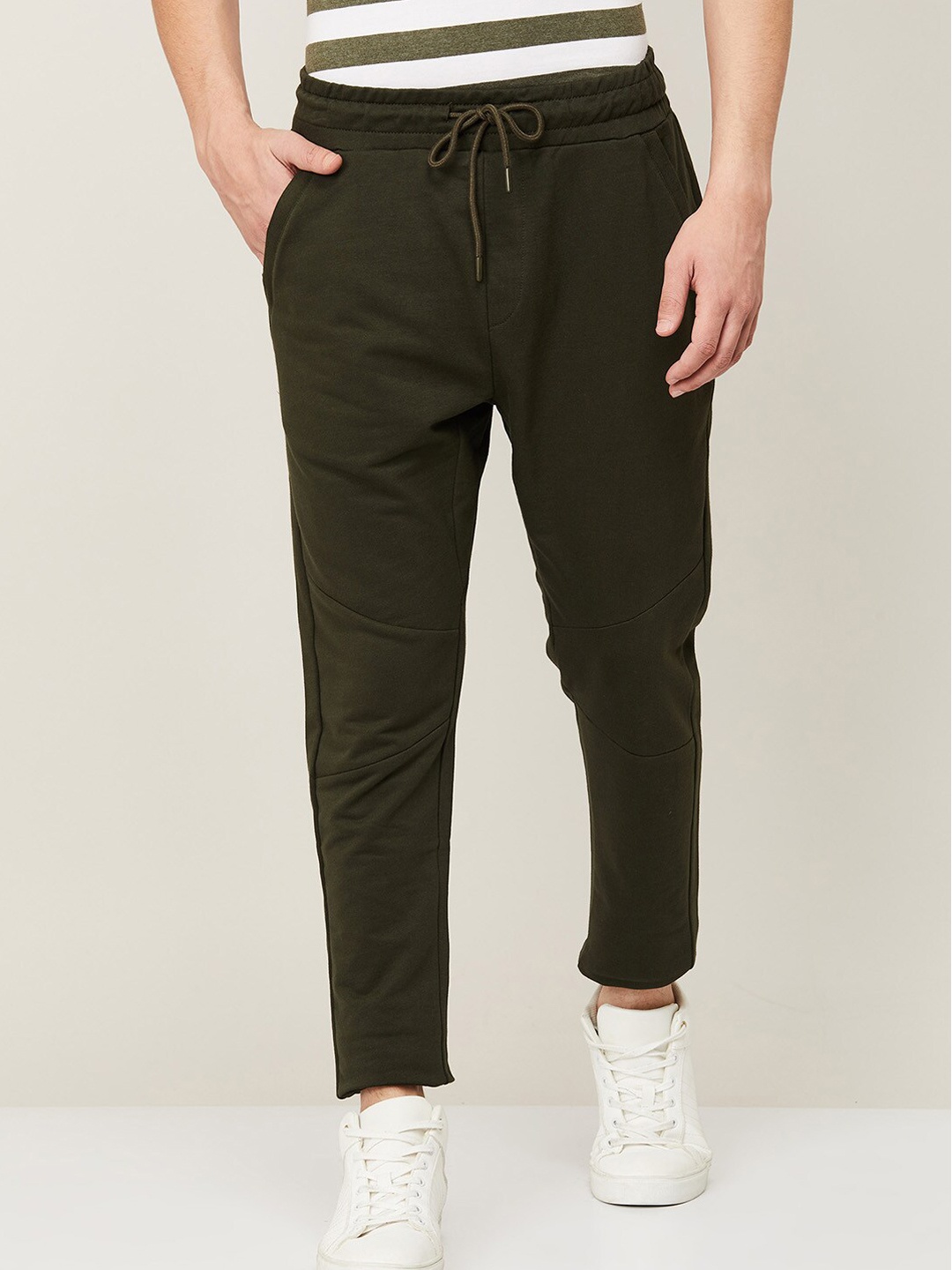 

Bossini Men Olive Solid Track Pants