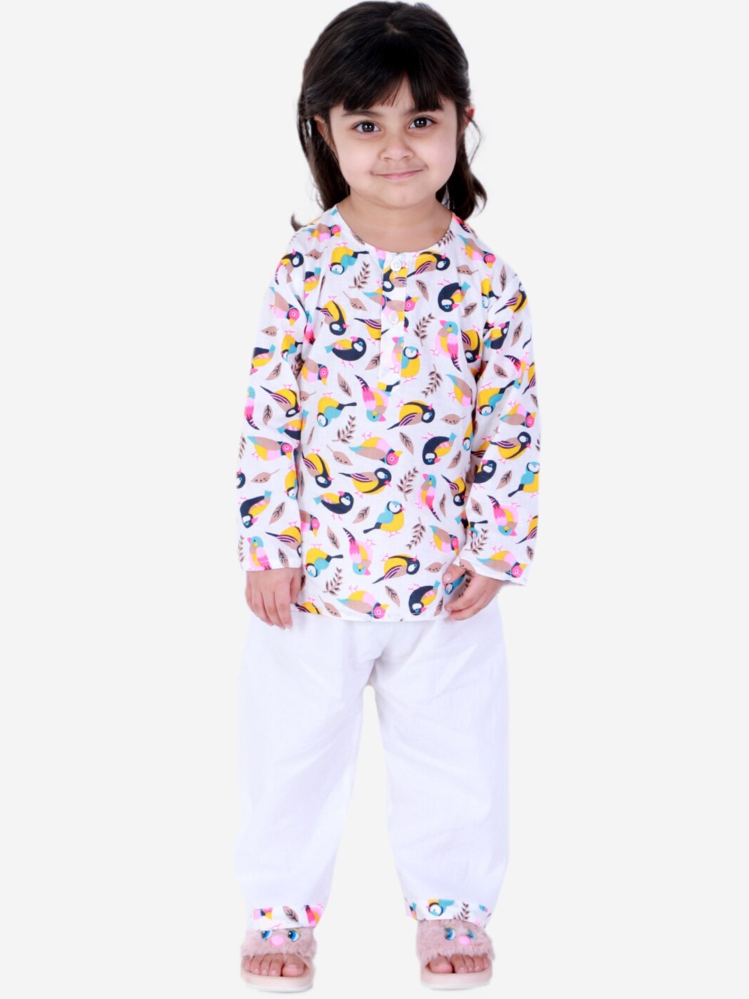 BownBee Girls White & Black Printed Night suit