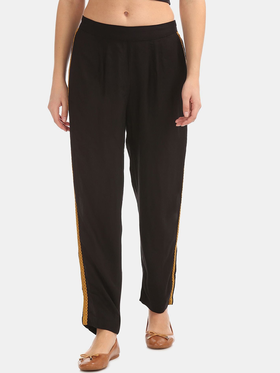 

Bronz Women Black Solid Pleated Trousers