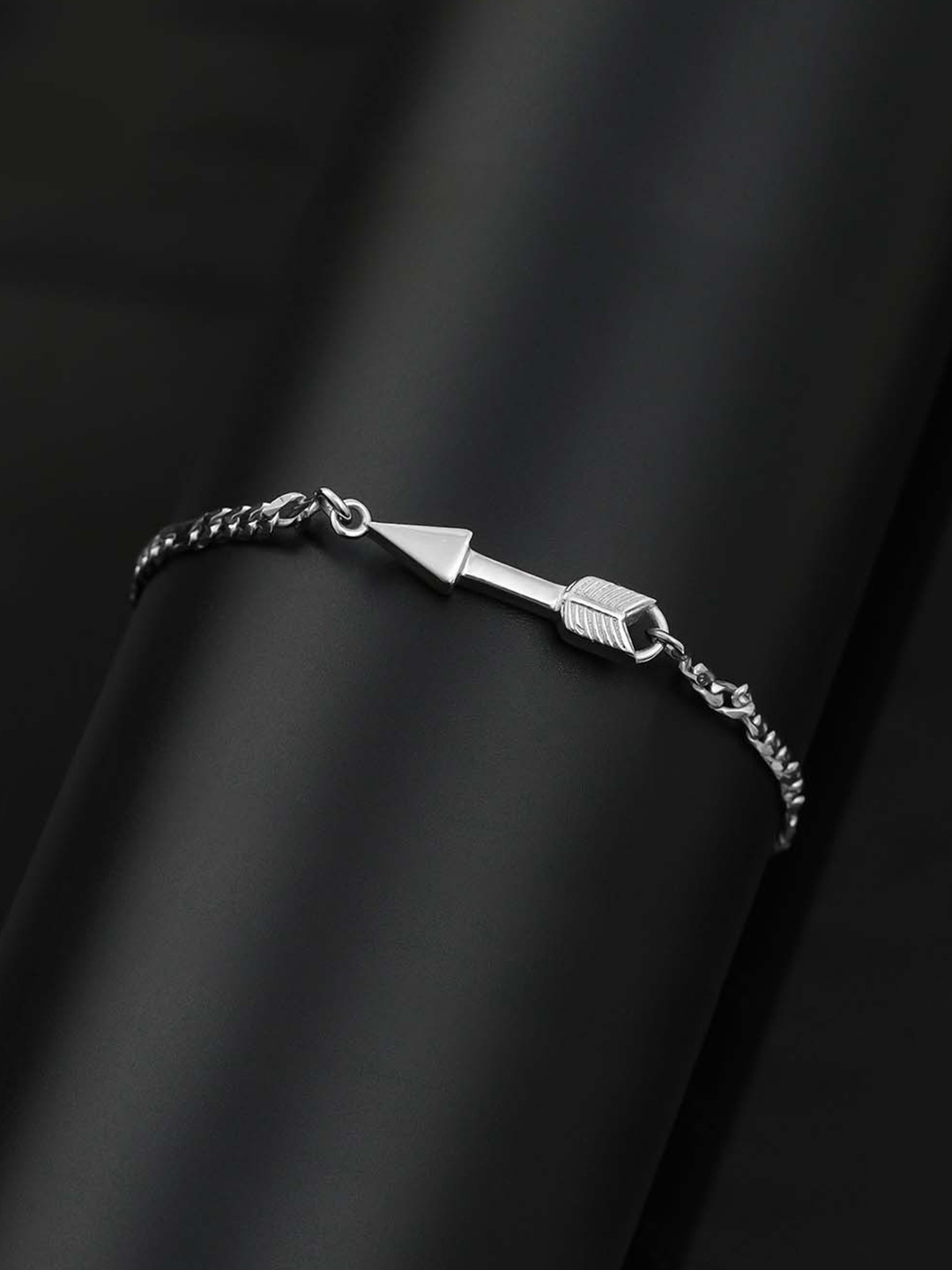 

GIVA Men 925 Sterling Silver Rhodium Plated Arrow Bracelet