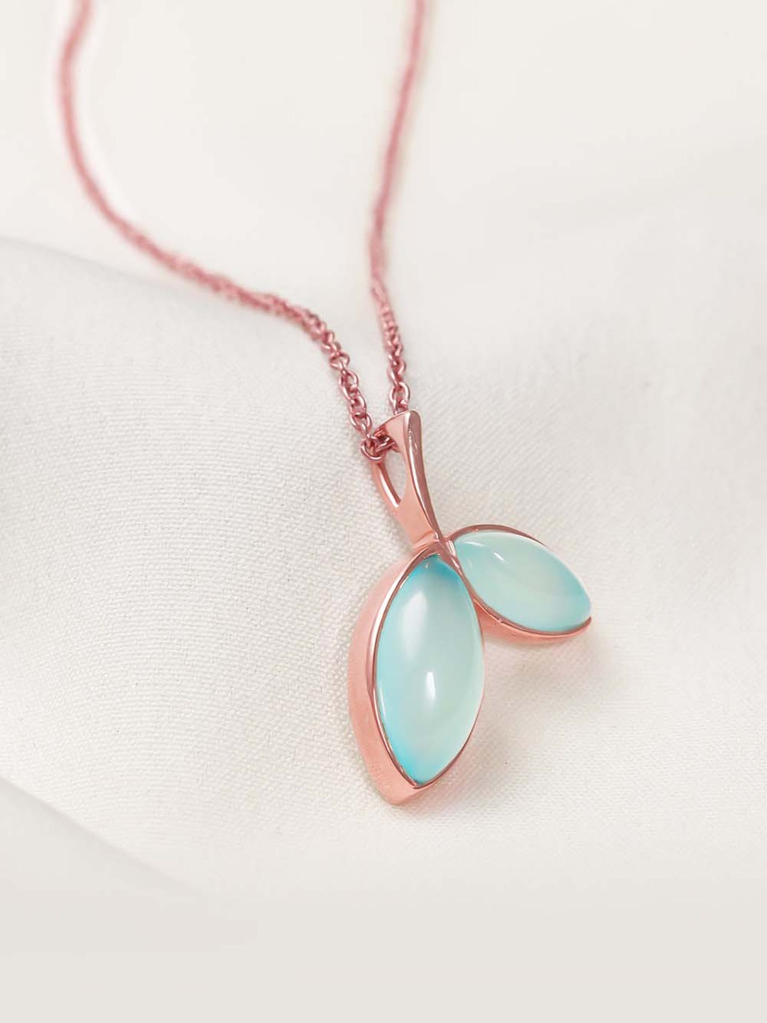 

GIVA 925 Sterling Silver Rose Gold Plated Aqua Dual Chalcedony Leaf Pendant