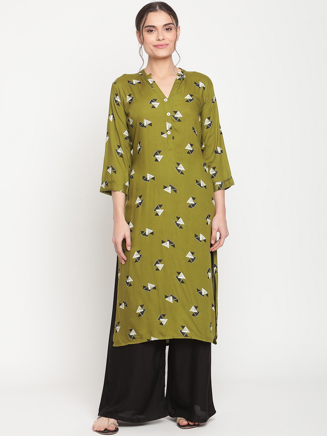 

TAG 7 Women Green Embroidered Kurta with Palazzos