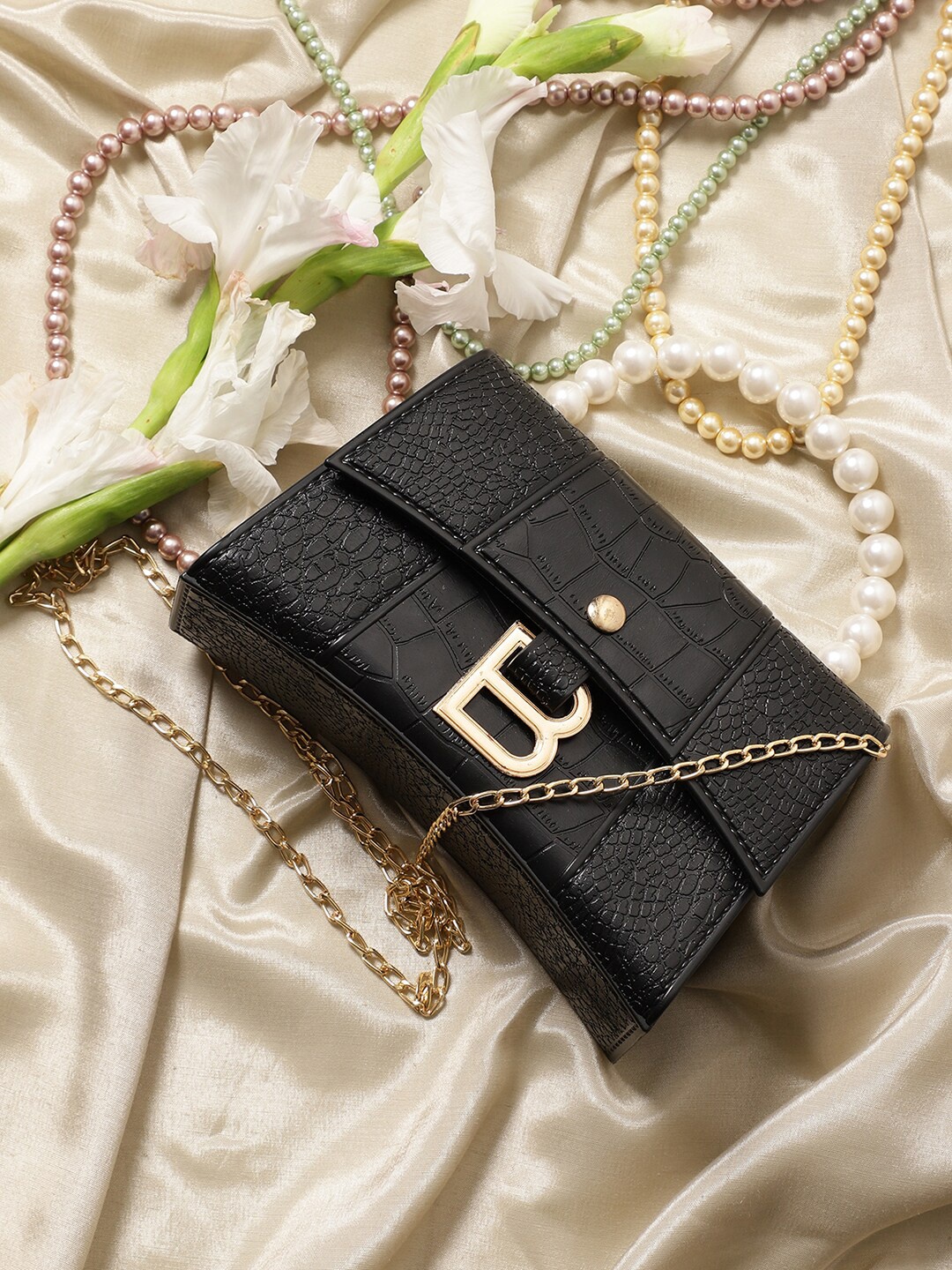 

Athena Black & White Textured Buckle Detail Envelope Clutch