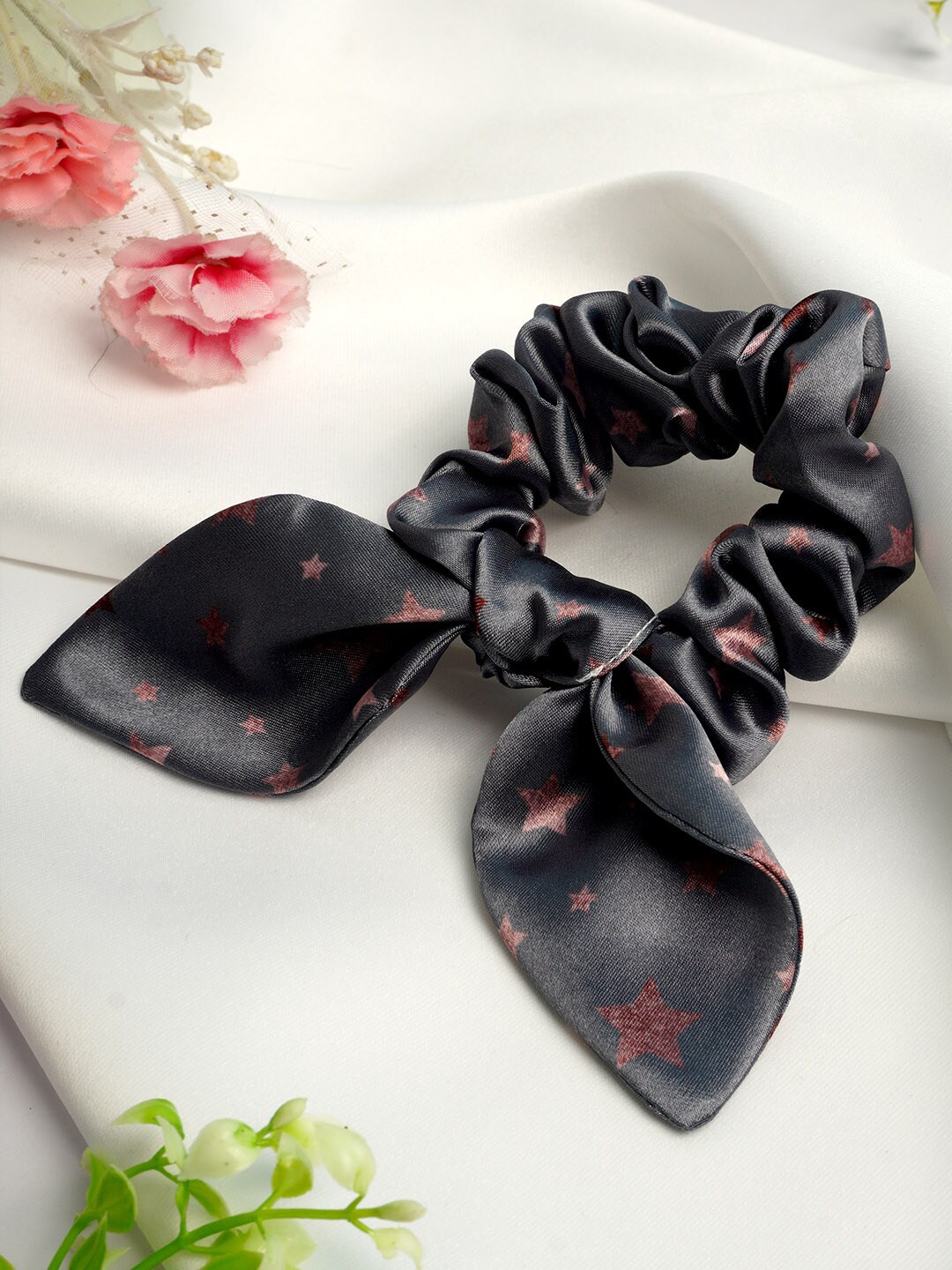 

Ferosh Women Grey & Pink Ponytail Holders