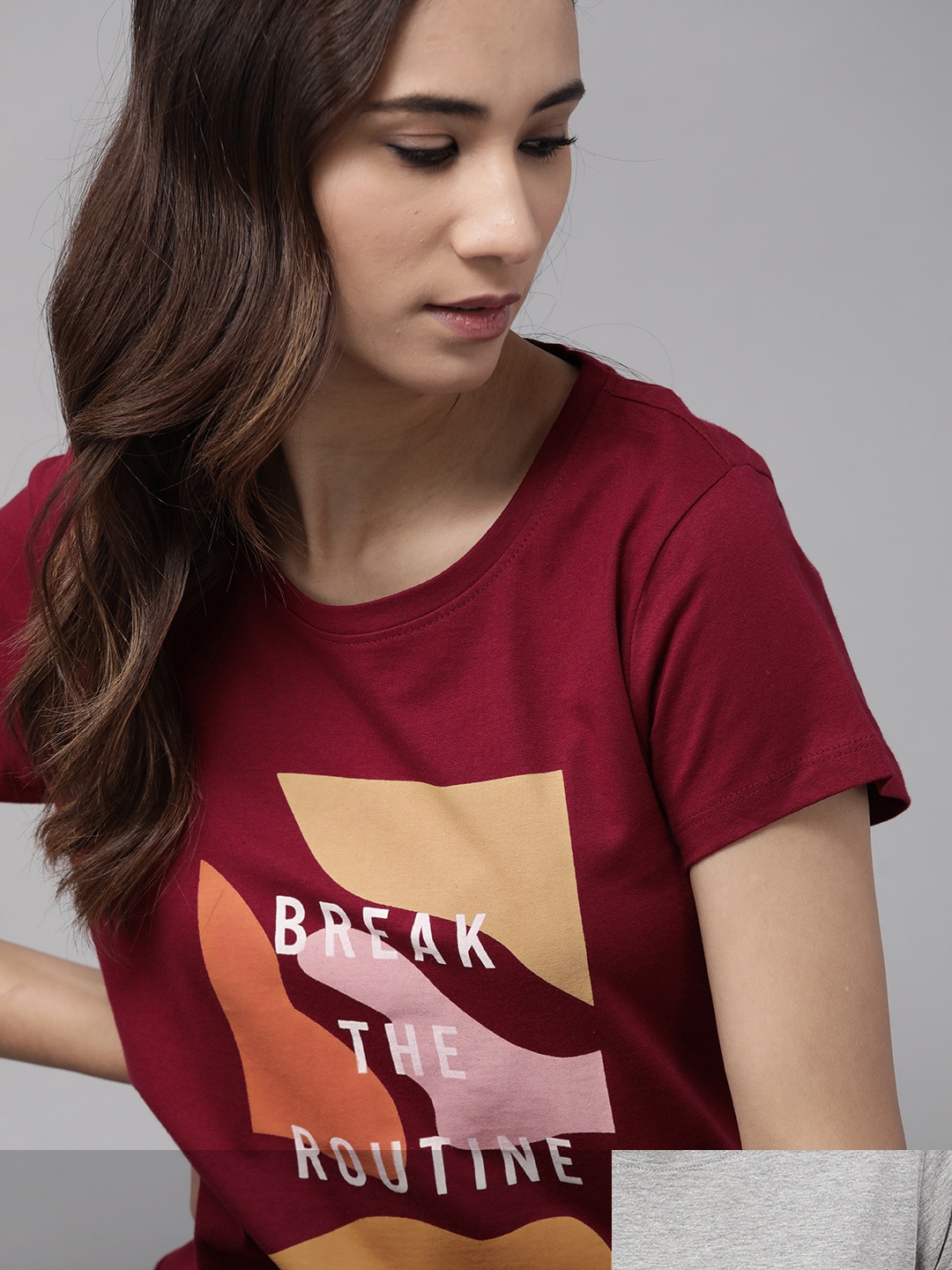 

Roadster Women Grey Melange & Maroon Pack Of 2 Solid & Printed Regular Fit T-shirts