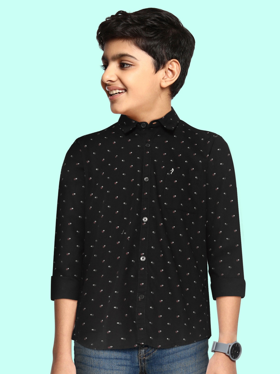 

Indian Terrain Boys Black & White Printed Pure Cotton Casual Shirt