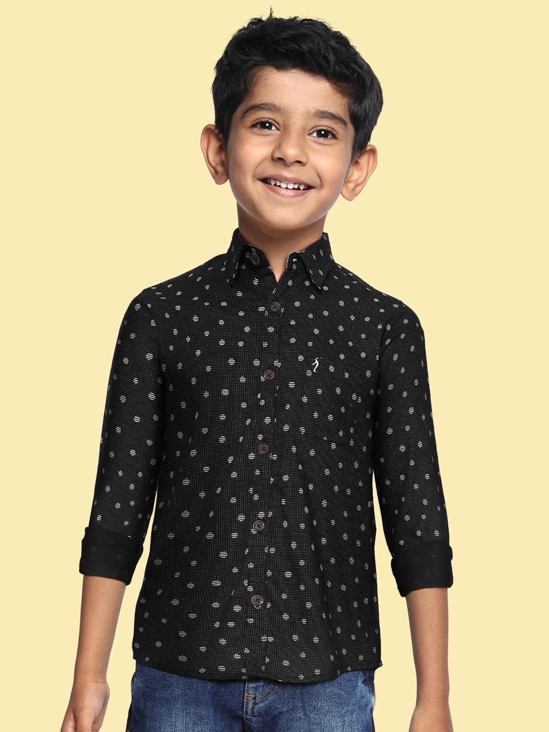 

Indian Terrain Boys Black & White Printed Pure Cotton Casual Shirt