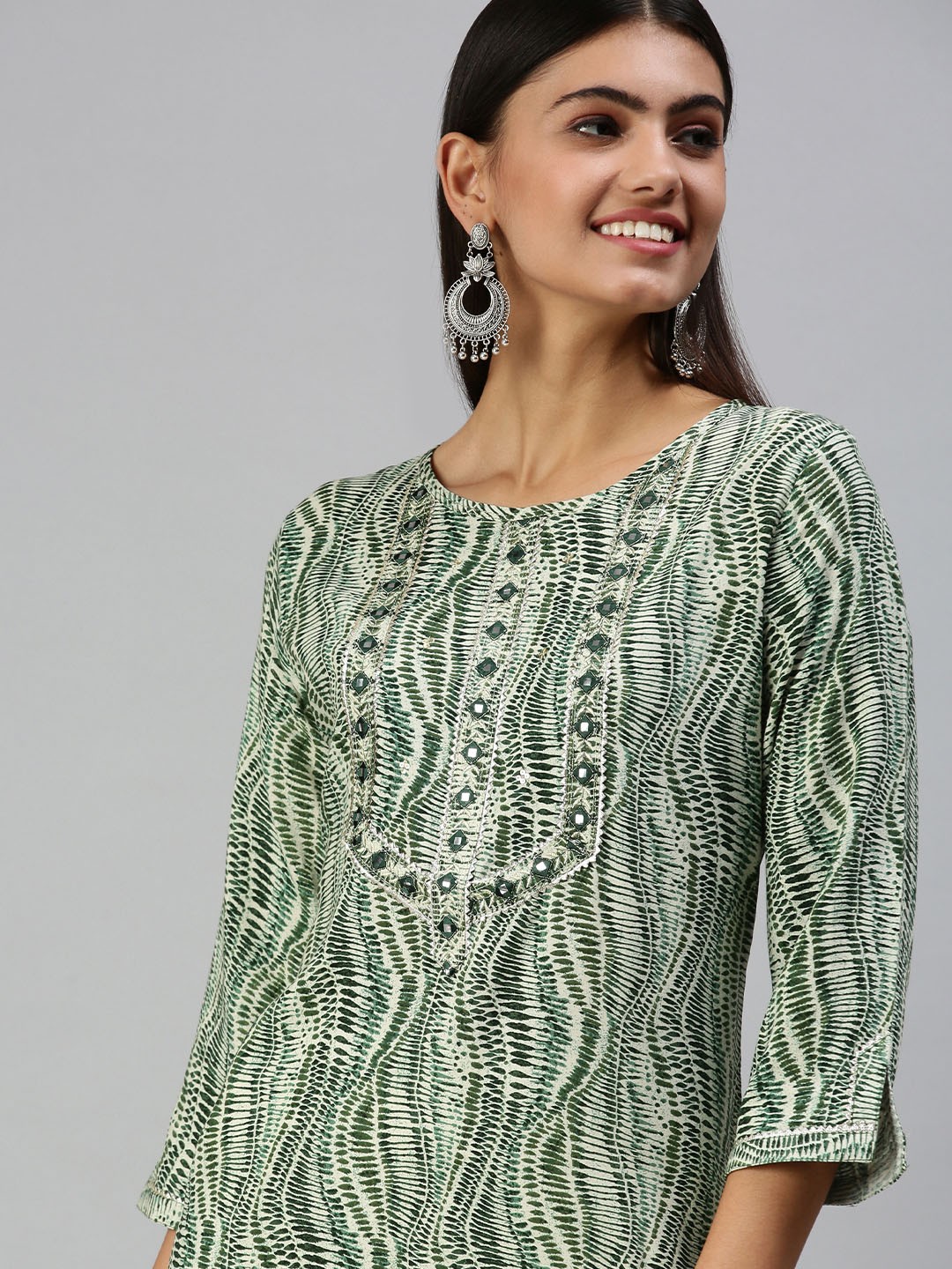 

SHOWOFF Women Cream-Coloured Dyed Mirror Work Kurta