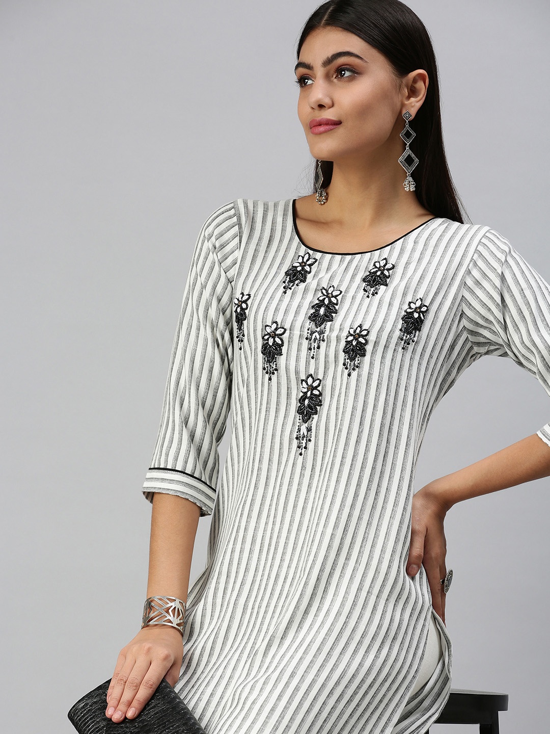 

SHOWOFF Women White & Black Striped Cotton Kurta