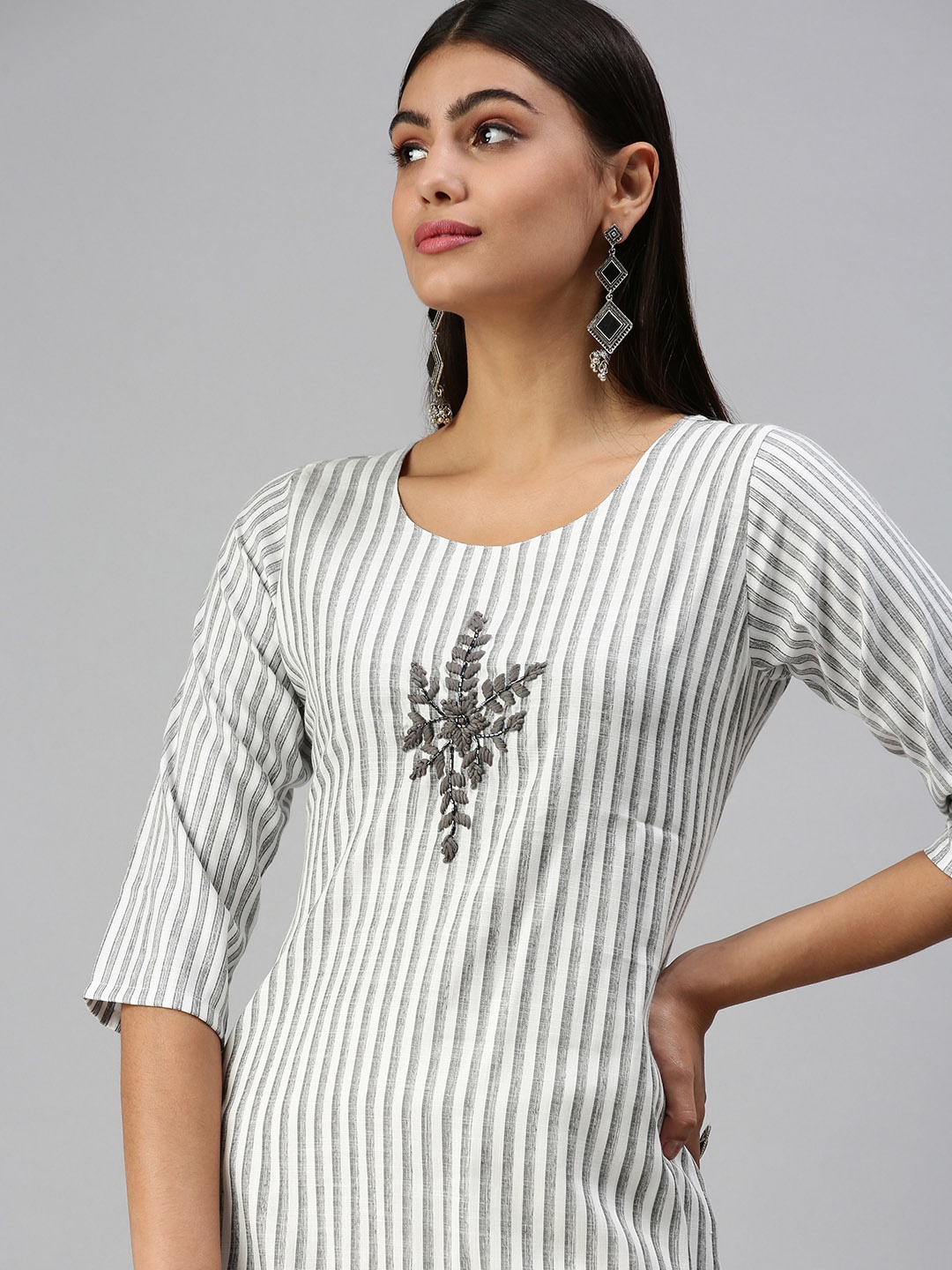 

SHOWOFF Women White & Grey Striped Kurta