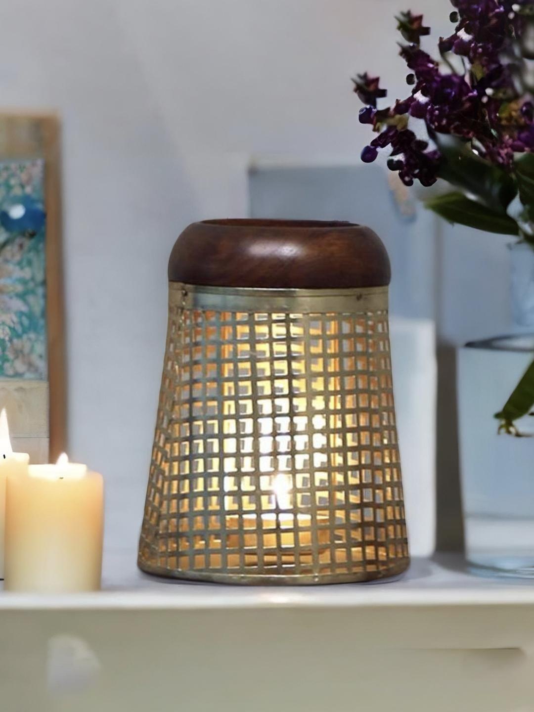 

Athome by Nilkamal Gold-Coloured ali Cutwork Tlite Candle Holder