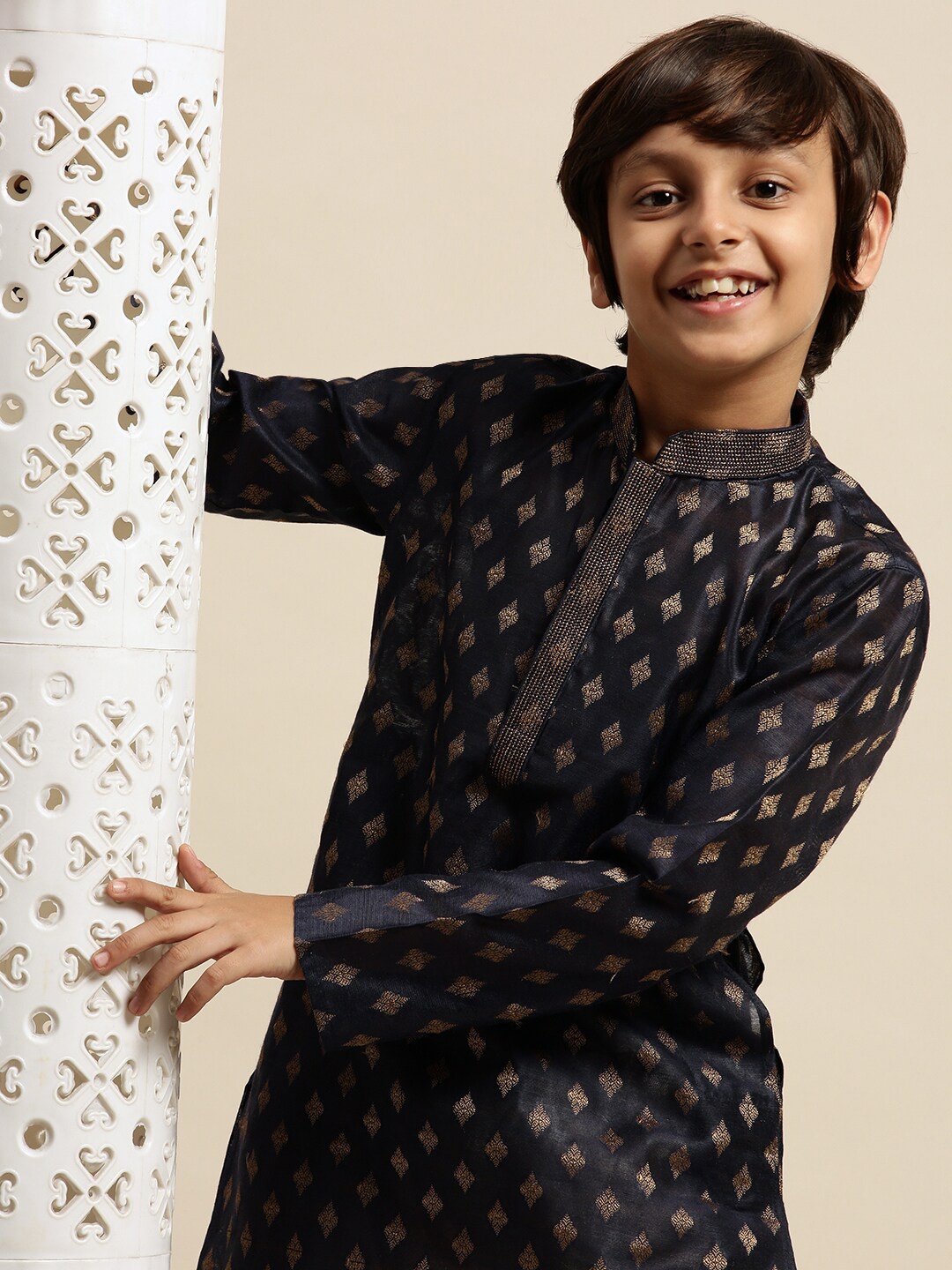 

Sanwara Boys Blue Ethnic Motifs Embroidered Kurta with Pyjamas