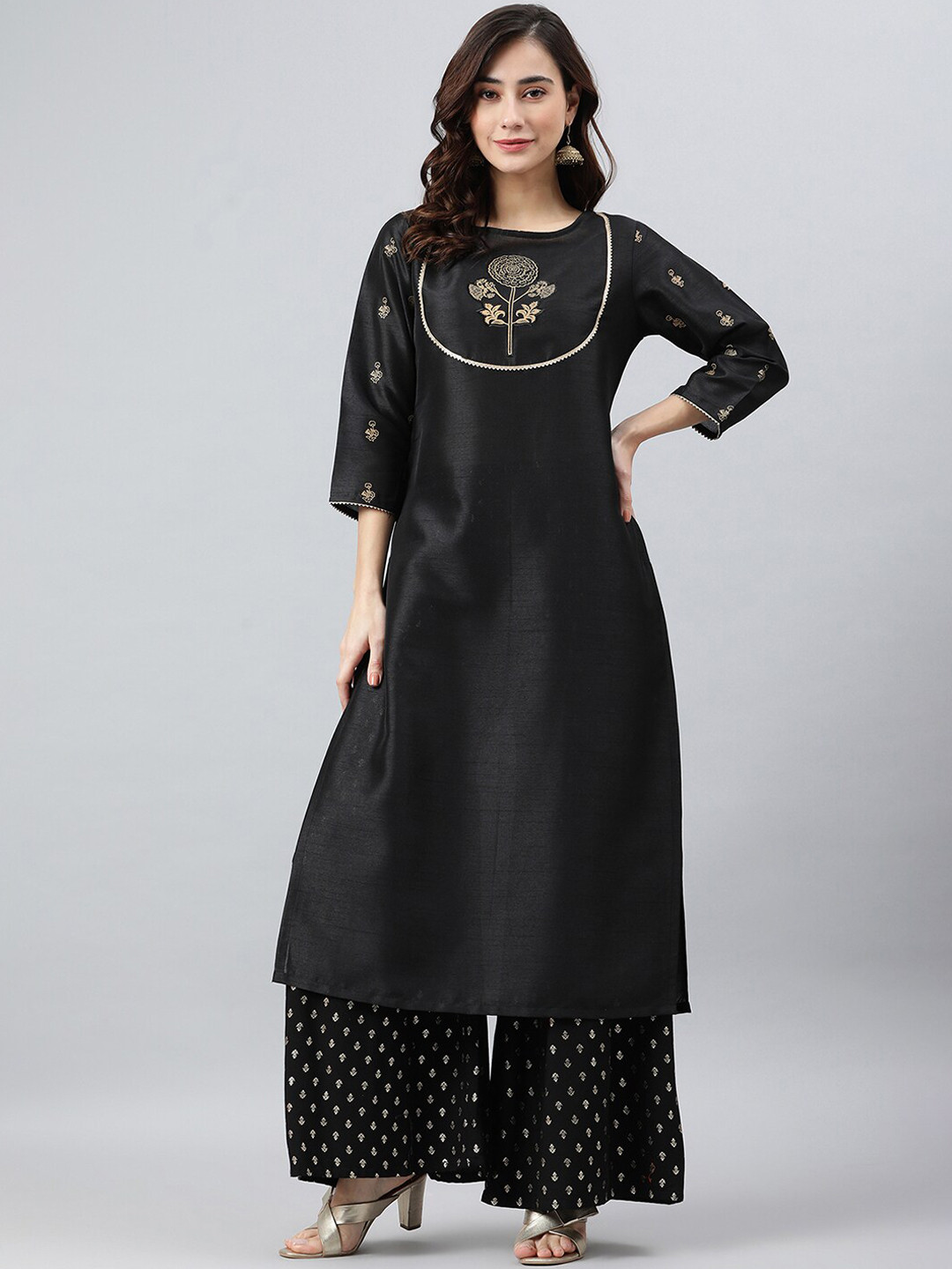 

Janasya Women Black Floral Embroidered Thread Work Kurta