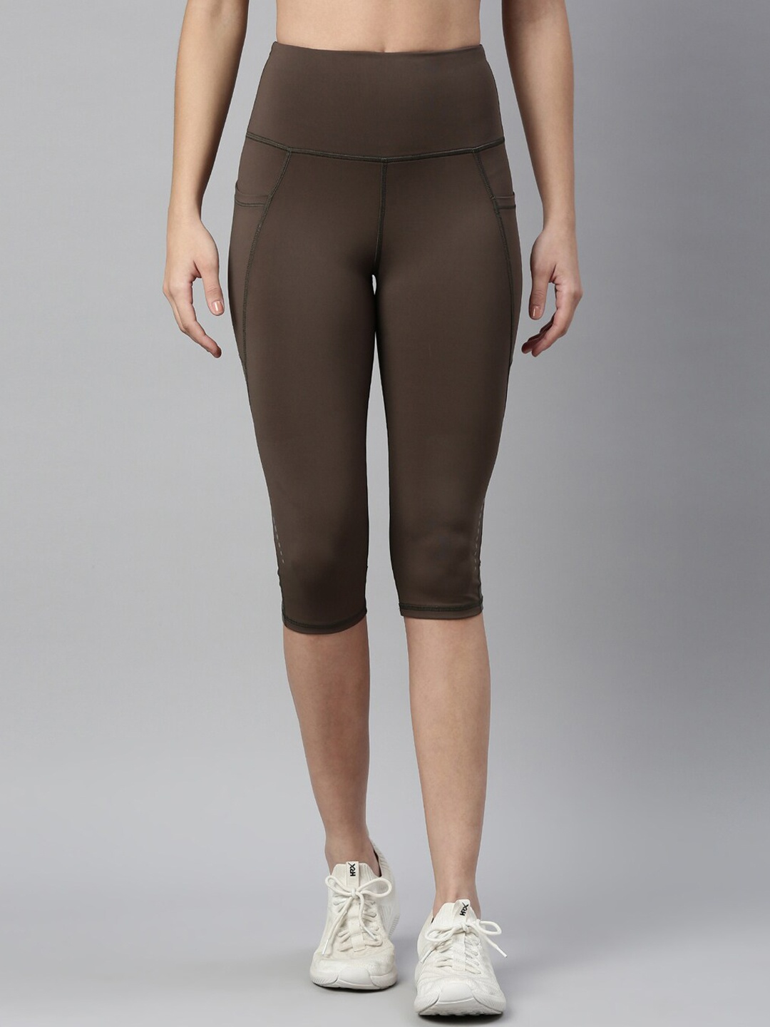 

Enamor Women Olive Green Coloured Solid Hugged-Fit Capri Tights