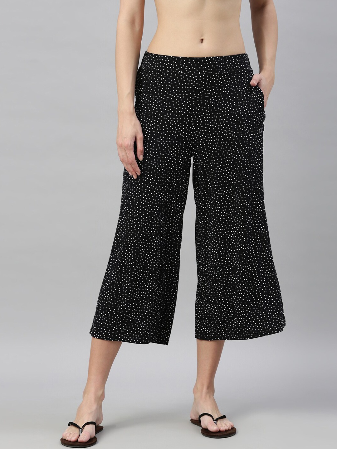 

Enamor Women Black & White Printed Flared Lounge Pants