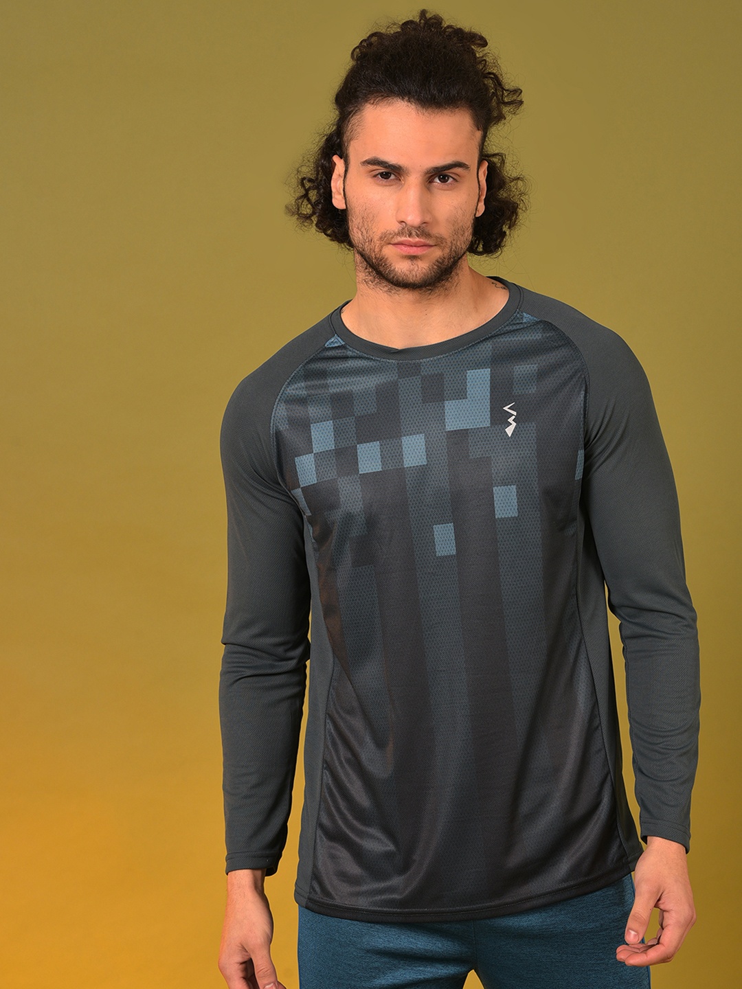 

Campus Sutra Men Grey Geometric Printed Raglan Sleeves Sports T-shirt